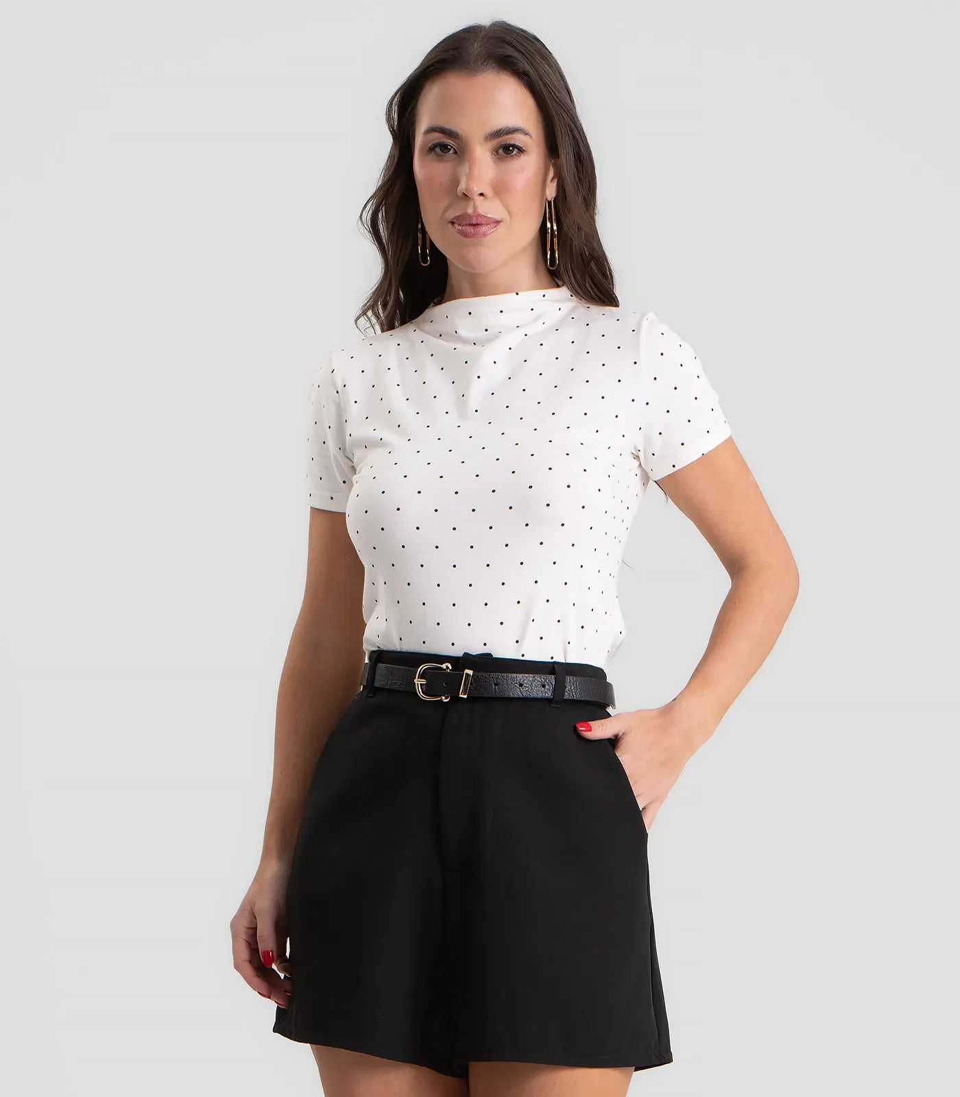 Blusa Feminina Gola Chaminé com Estampa Poá Dianna Bege