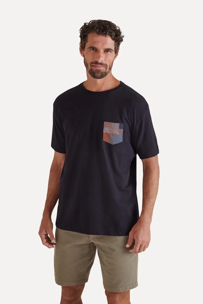 Camiseta Bolso Remendos
