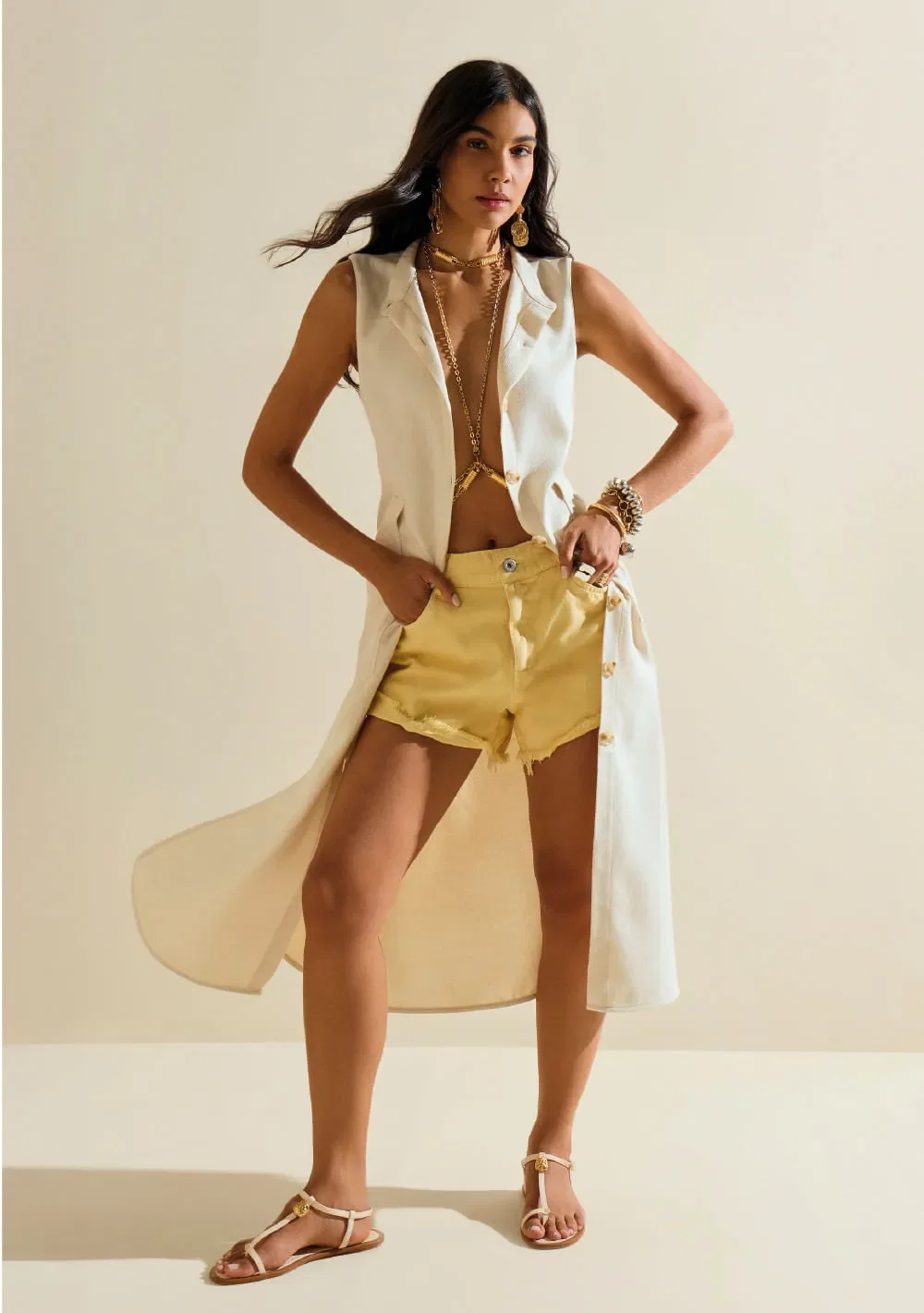 Shorts Morena Rosa Amplo Média Amarelo — imagem 1