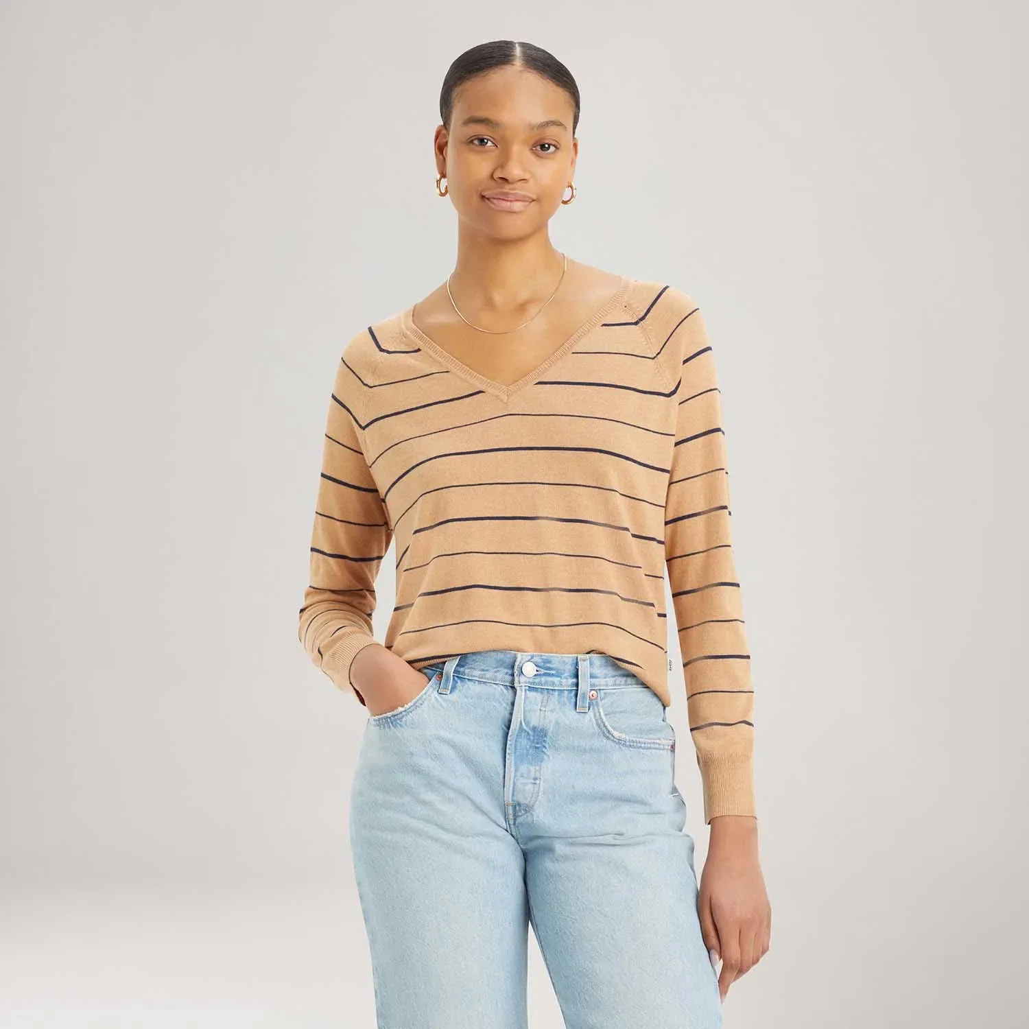 Blusa Levi's® Petal Gola V Manga Longa Bege — imagem 1