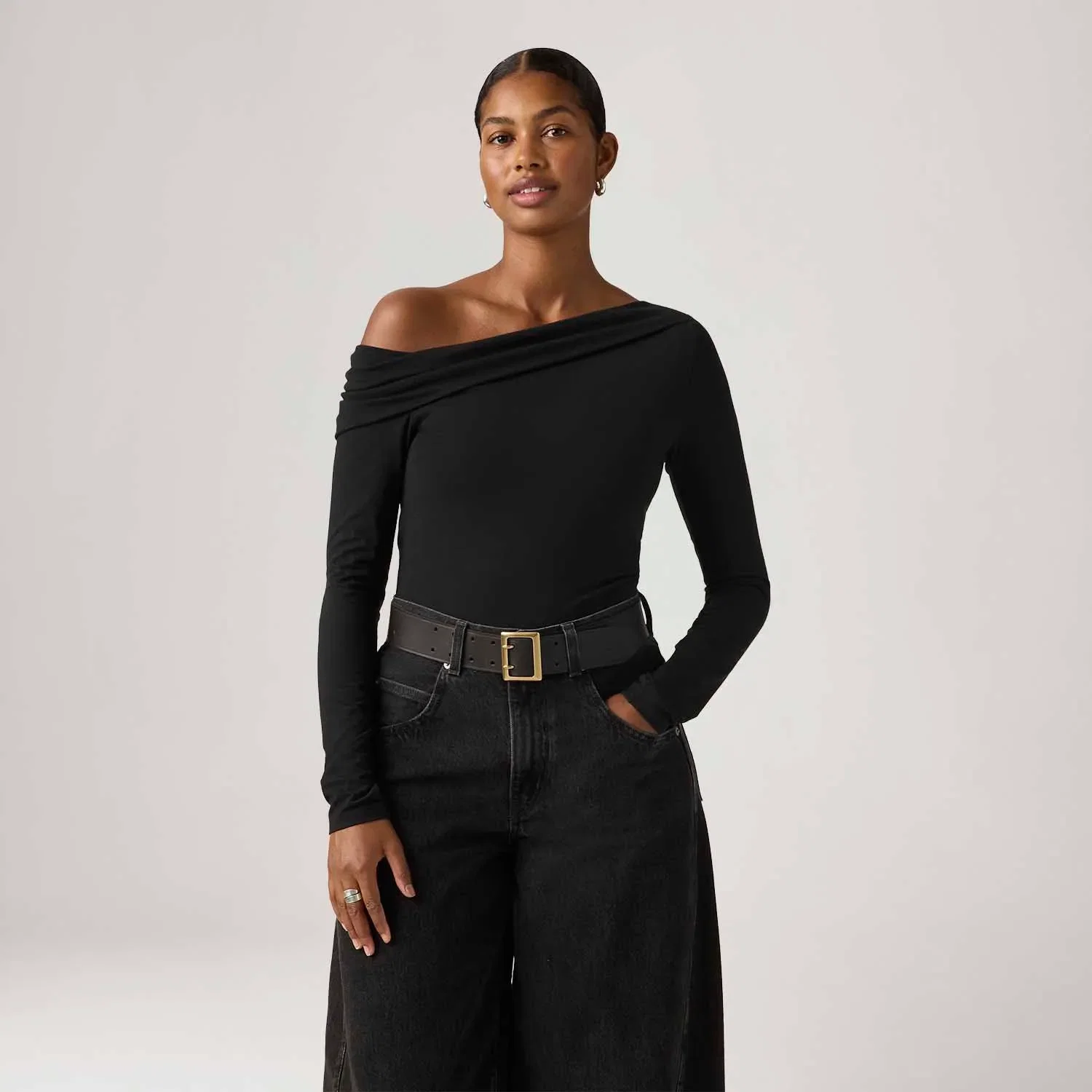 Blusa Levi's® Clara Ombro a Ombro Preta Manga Longa