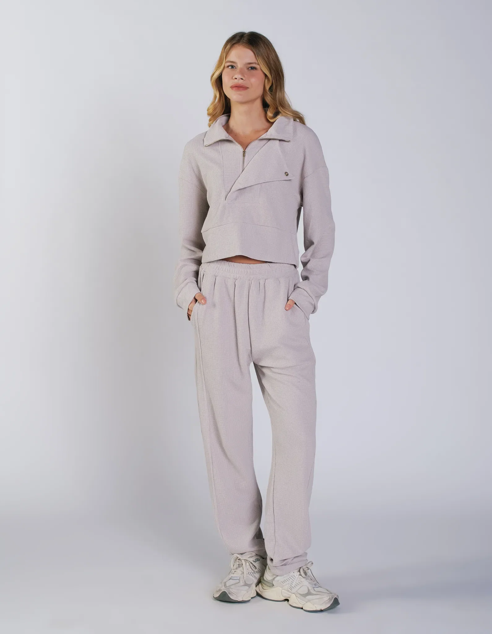 Calça Pantalona Malha Texturada Recortes - Cinza — imagem 1