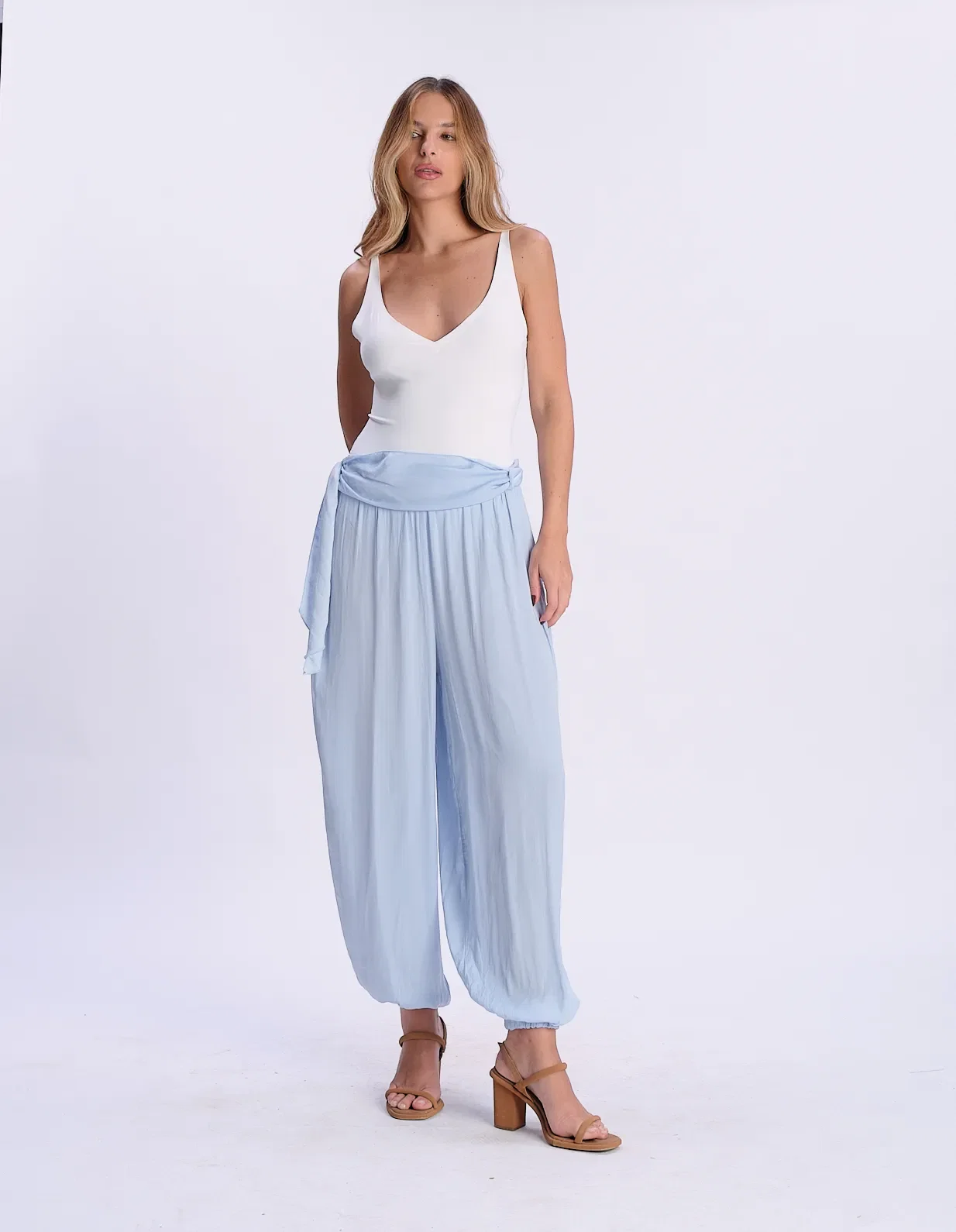Calça Aladim Detalhe Faixa e Fivela - Azul