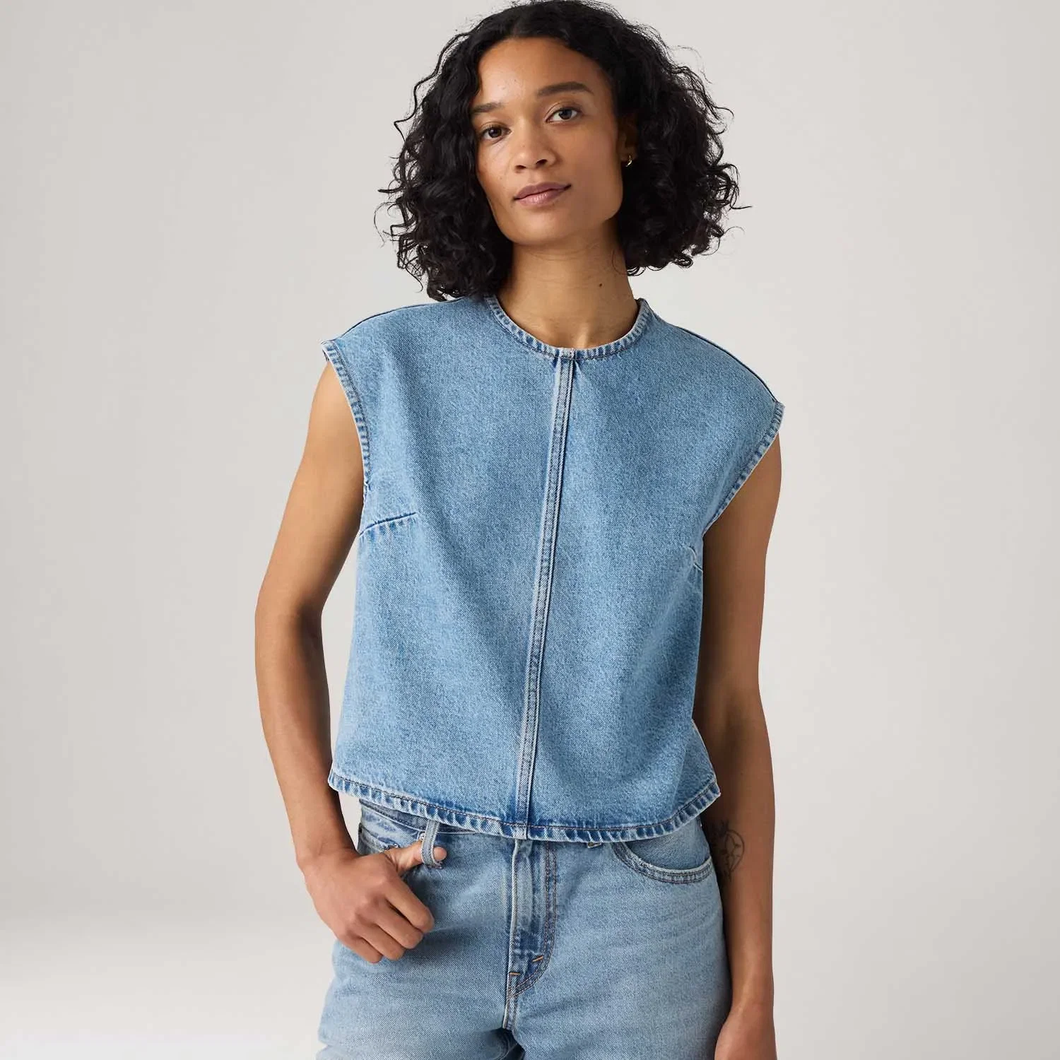 Blusa Levi's® Denin Lavagem Clara — imagem 1