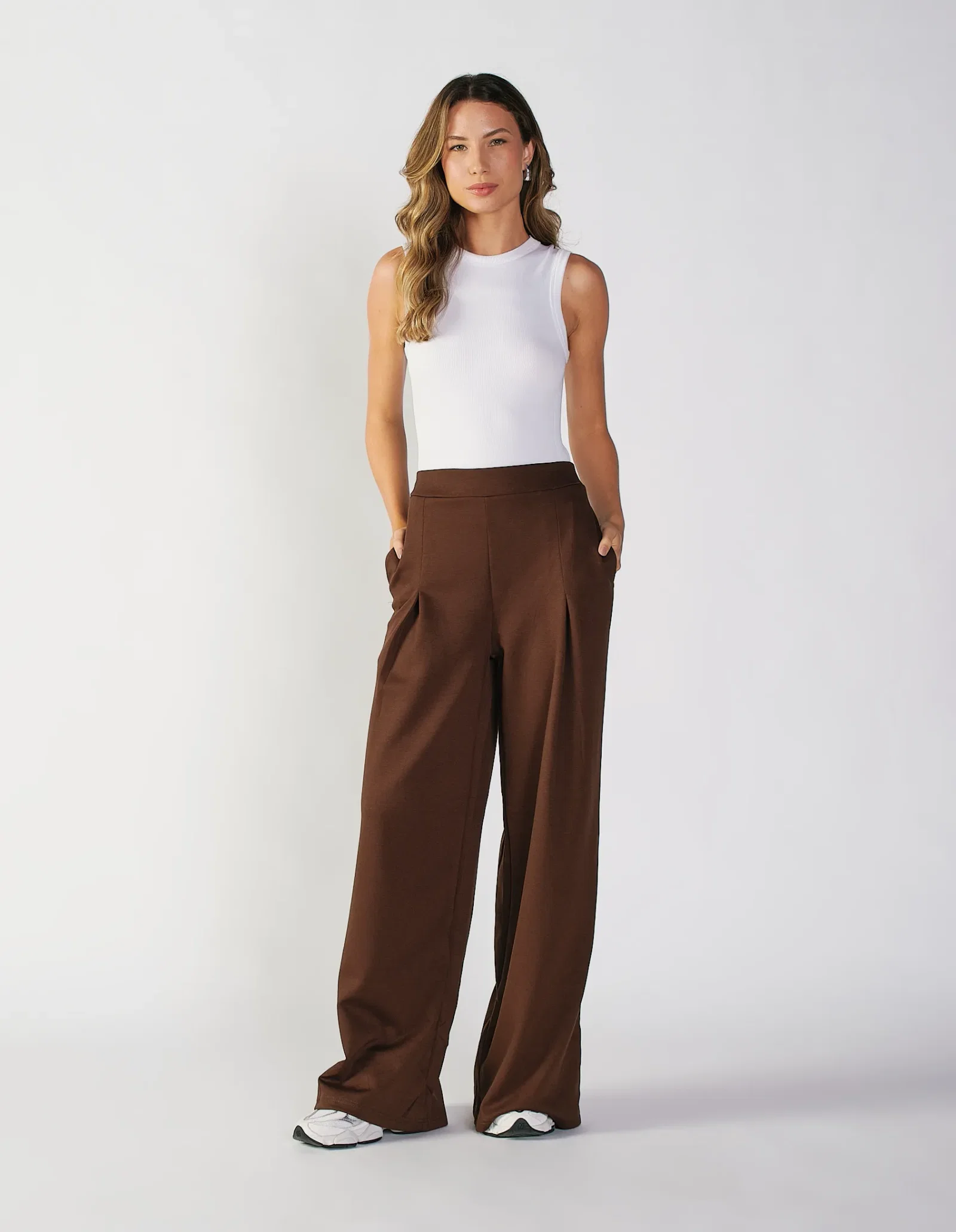 Calça Pantalona Detalhe Pregas - Cafe — imagem 1