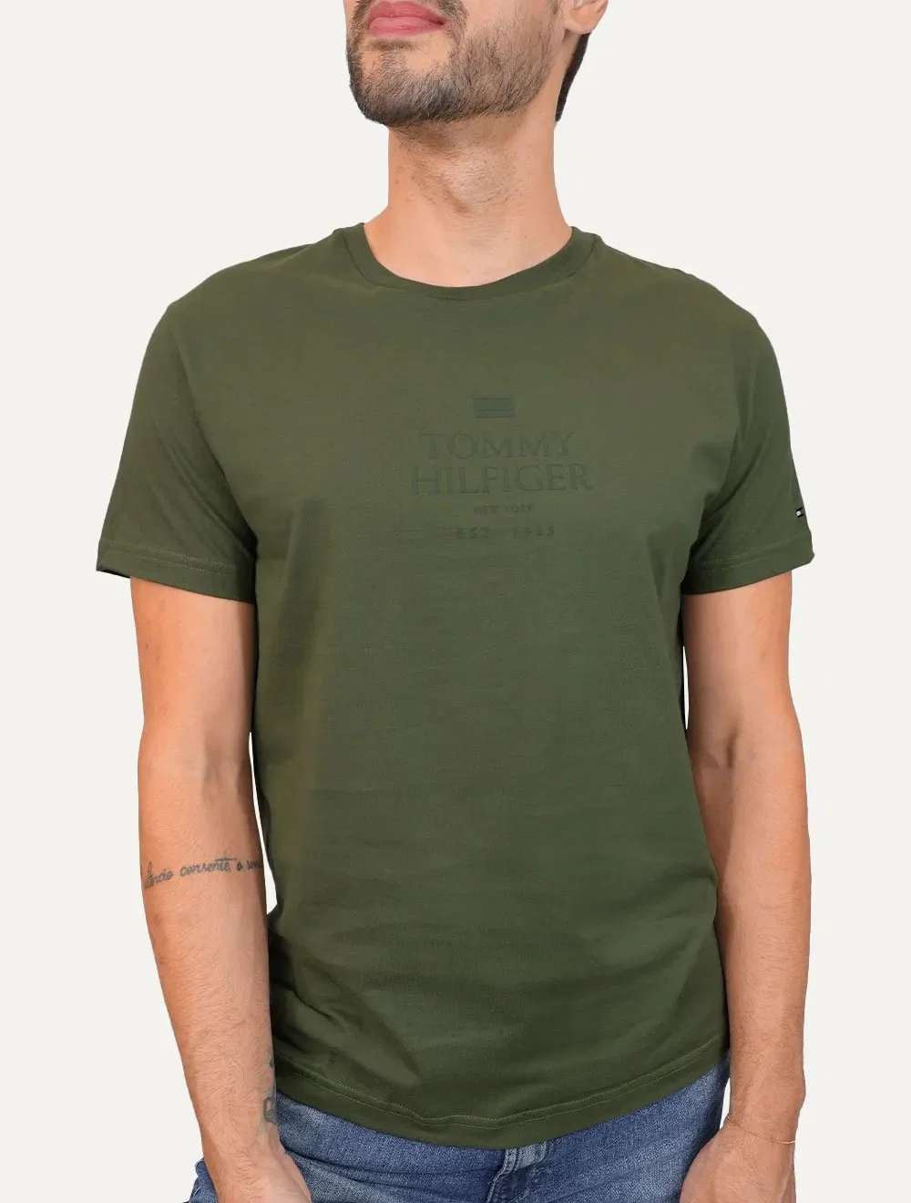 Camiseta Tommy Hilfiger Masculina Mid Embroidered Chest Verde Militar — imagem 1