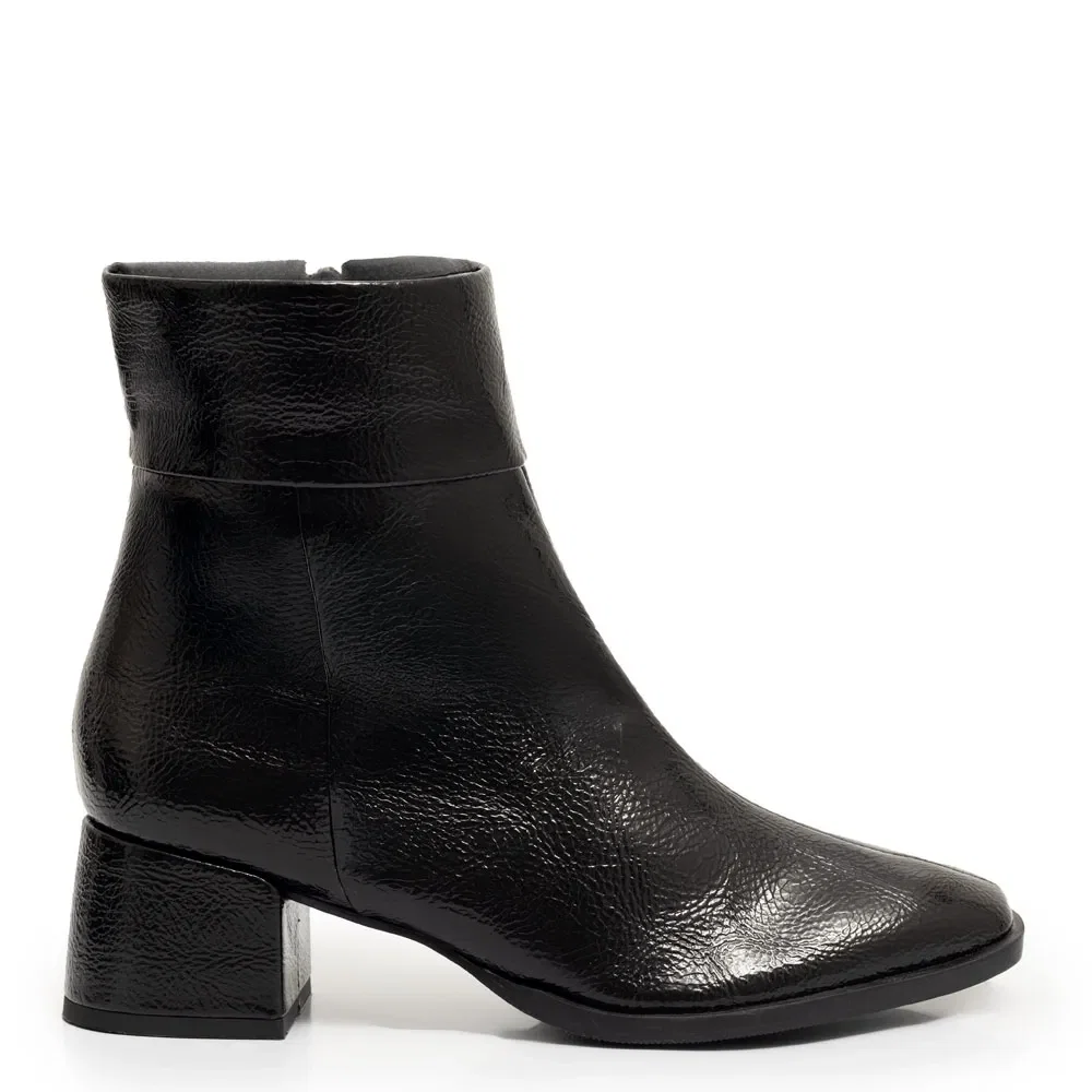 Ankle Boot Preta Textura Recortes