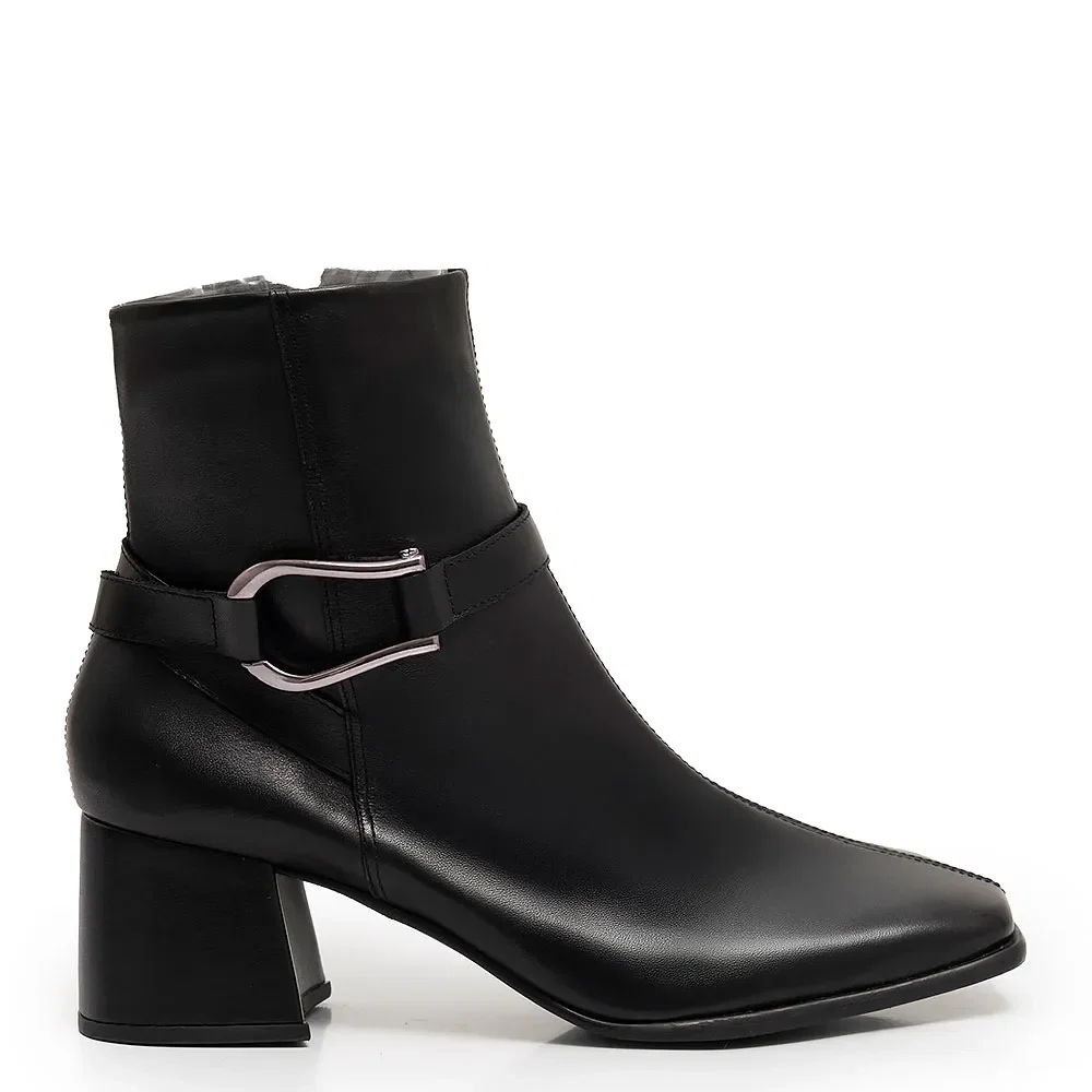 Bota Preta Couro Fivela