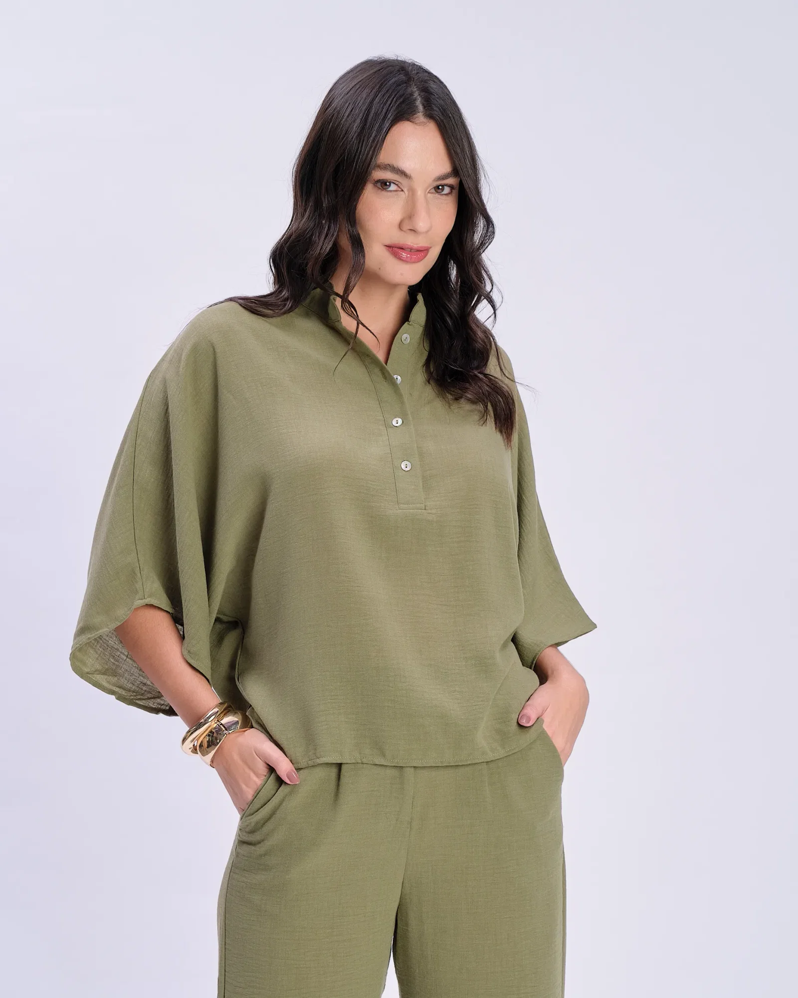 Blusa Ampla Detalhe Botões - Verde Oliva