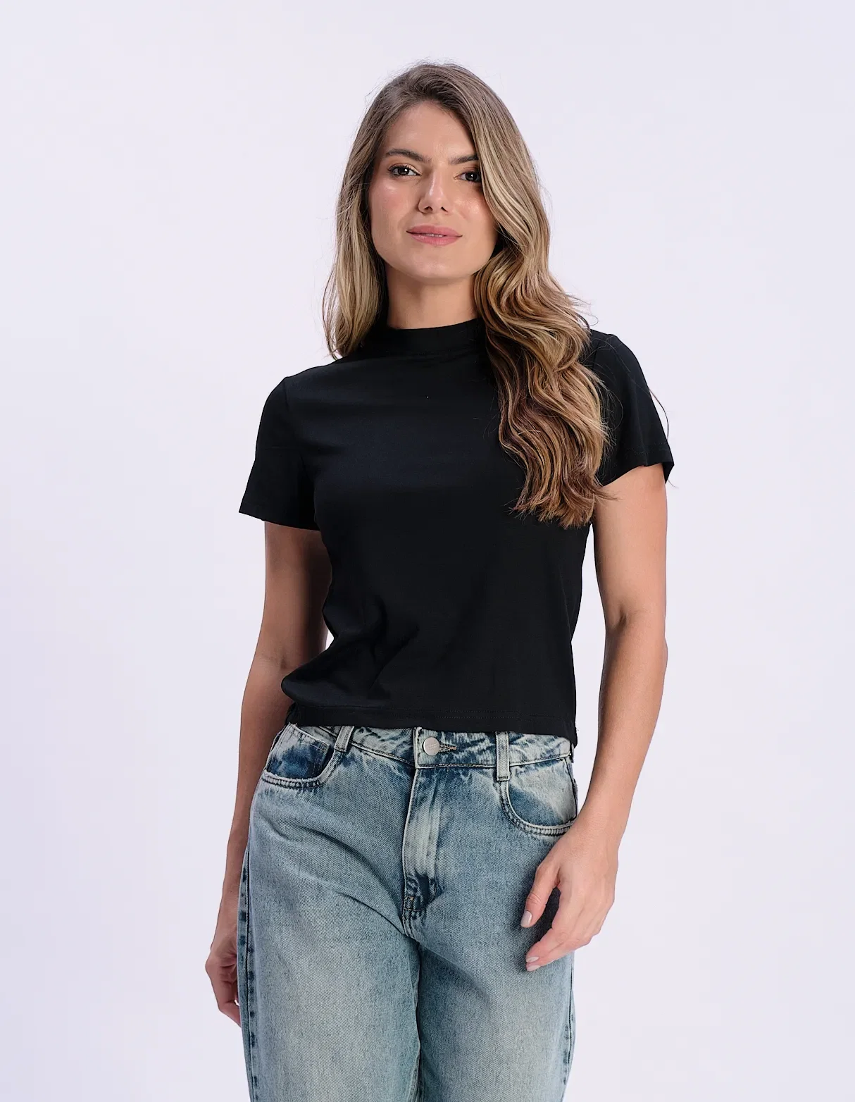 Blusa Básica Manga Curta Gola Alta - Preto — imagem 1