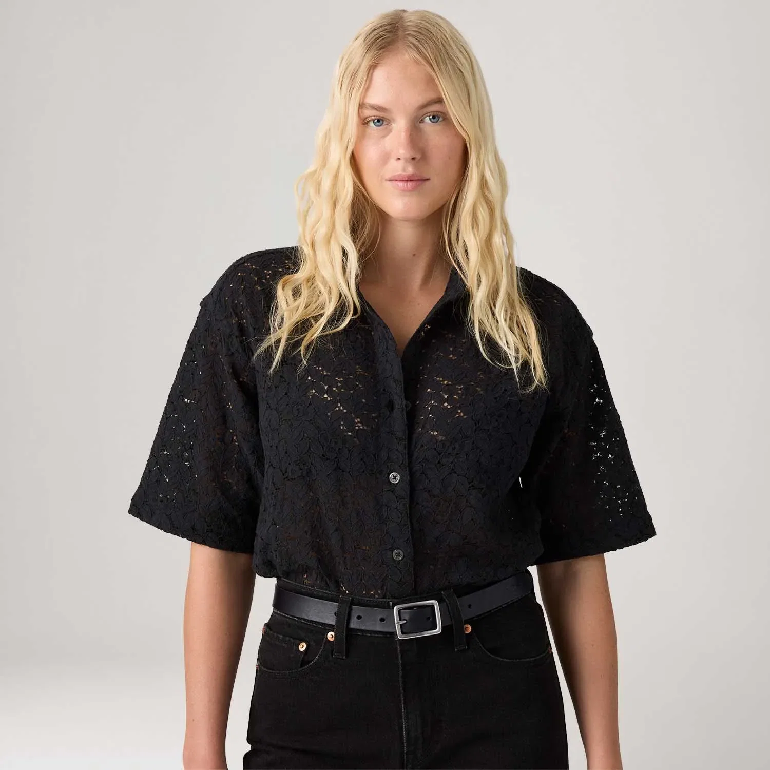 Camisa Levi's® Harlie Lace Preta Manga Curta — imagem 1