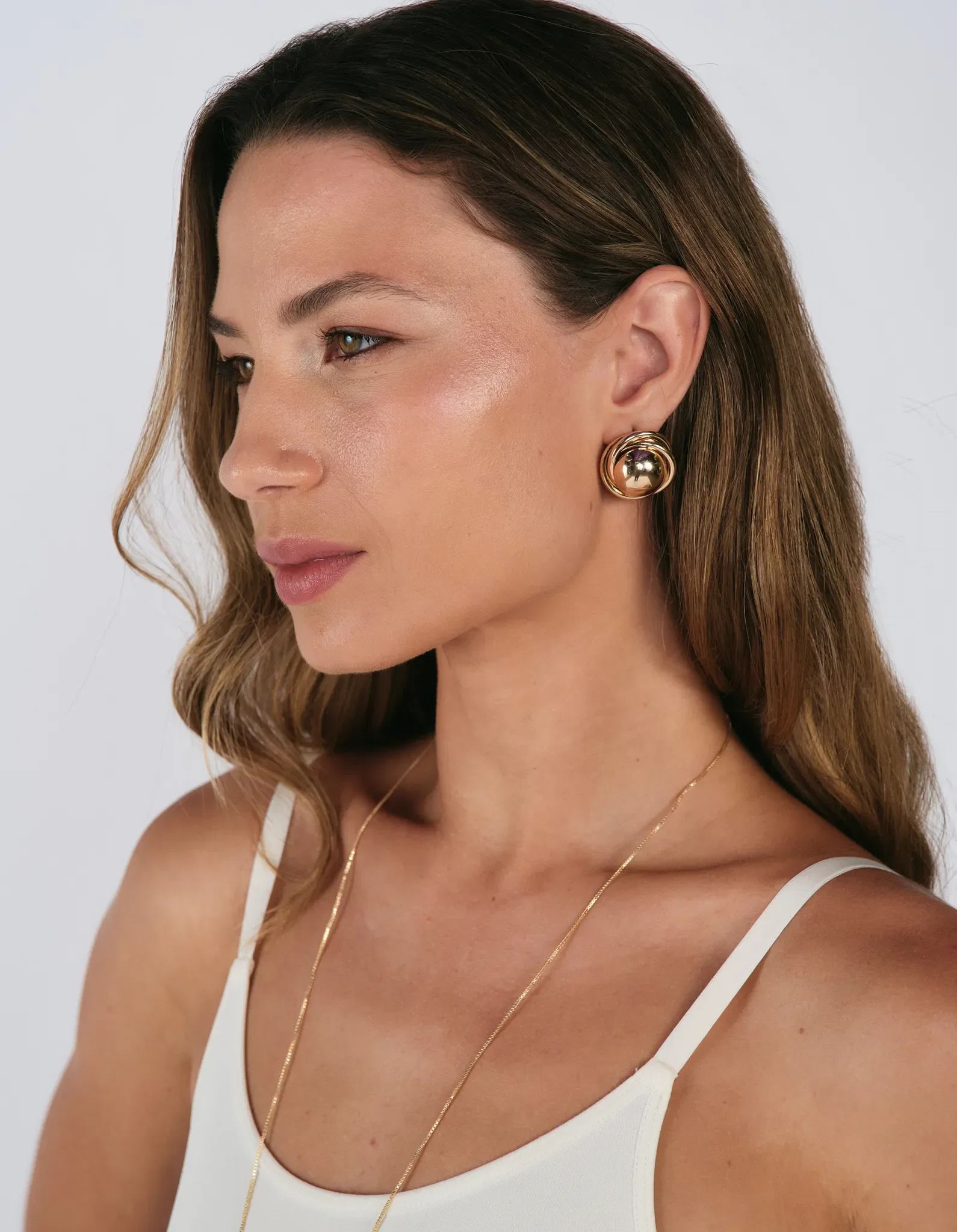 Brinco Detalhe Esfera - Dourado — imagem 1