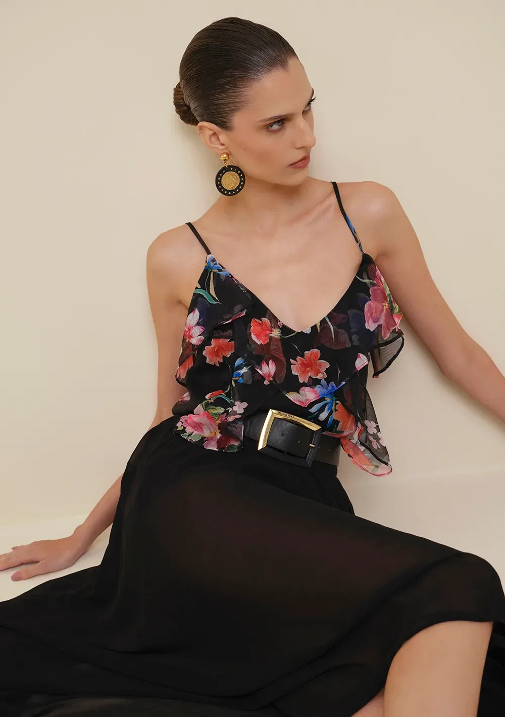 Blusa Morena Rosa Reta Decote V Alça Com Babado Preto