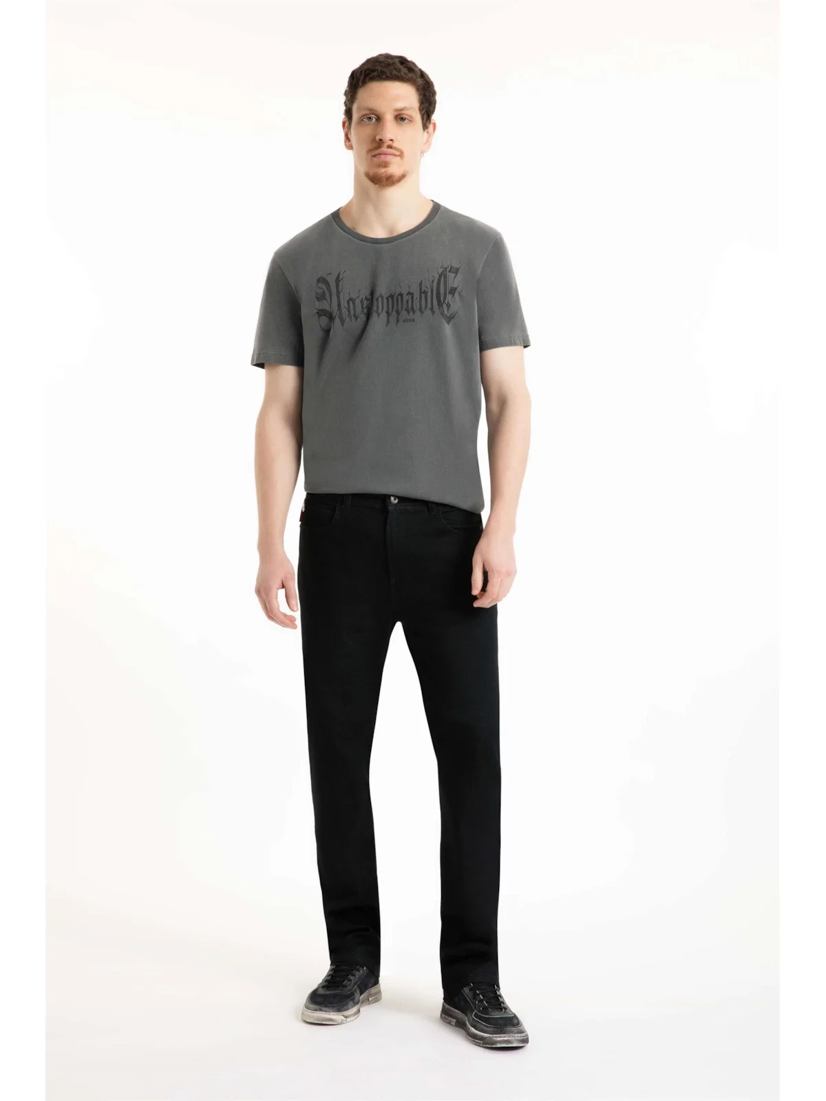 Calça Jogging Black Straight Lav.Amaciado C/ Resina — imagem 1