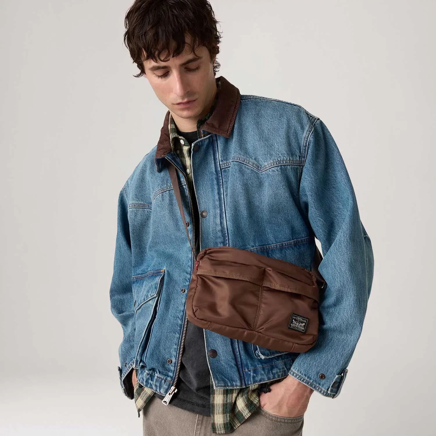 Bolsa Levi's® Crossbody Mission Marrom — imagem 1