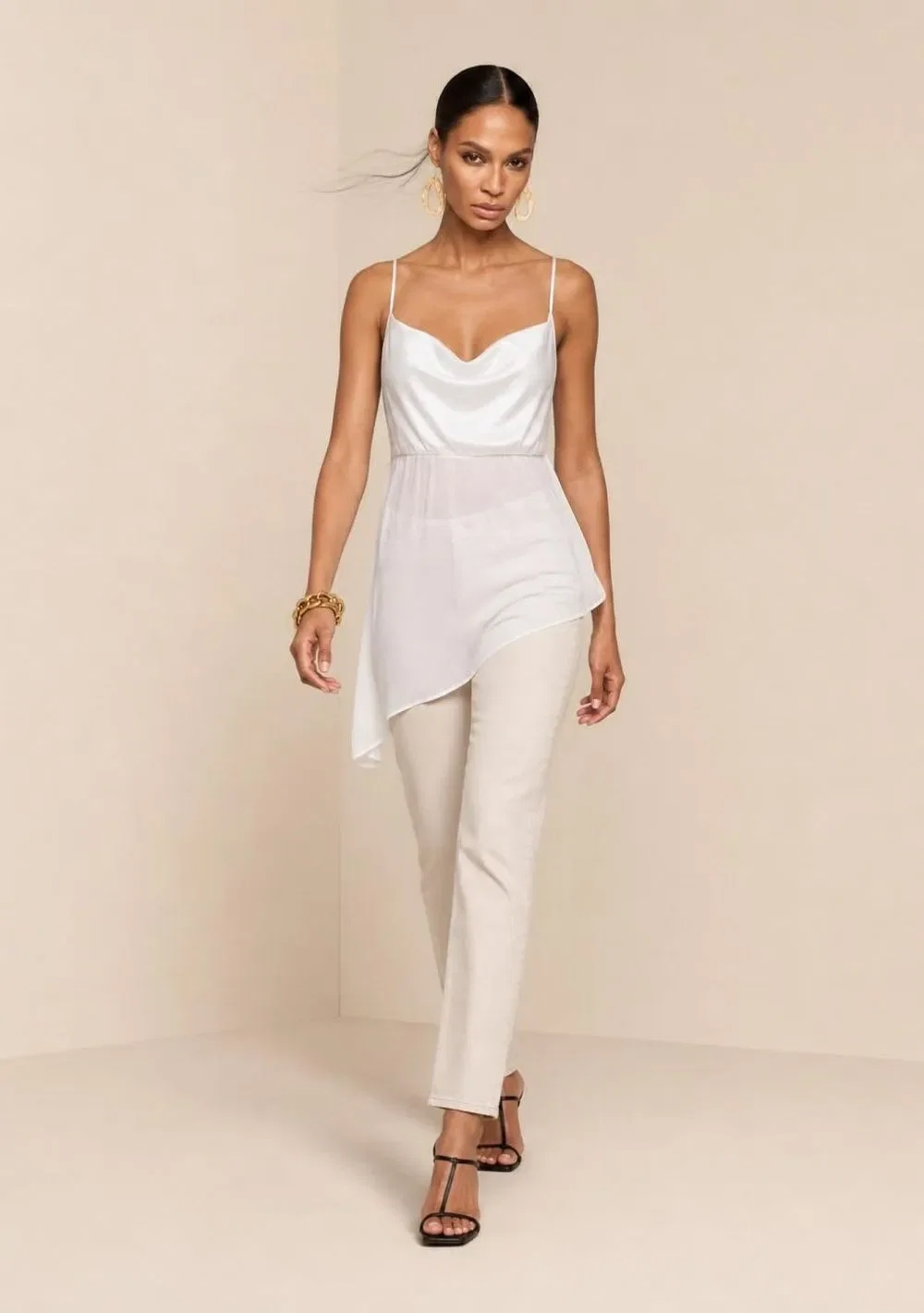 Regata Morena Rosa Solta Decote Quadrado Alongada Off White — imagem 1