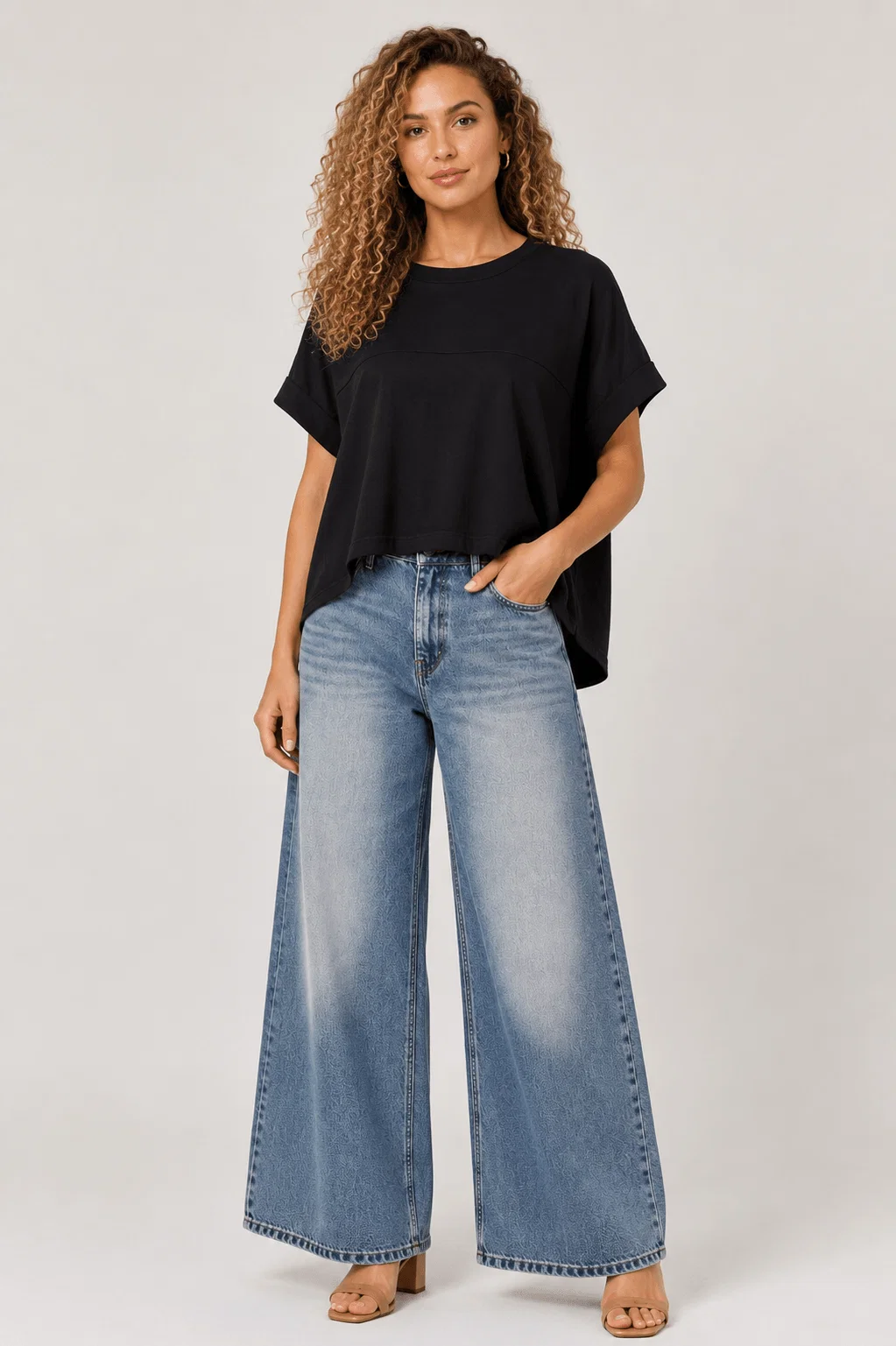 Blusa Ampla Detalhe Recortes - Preto