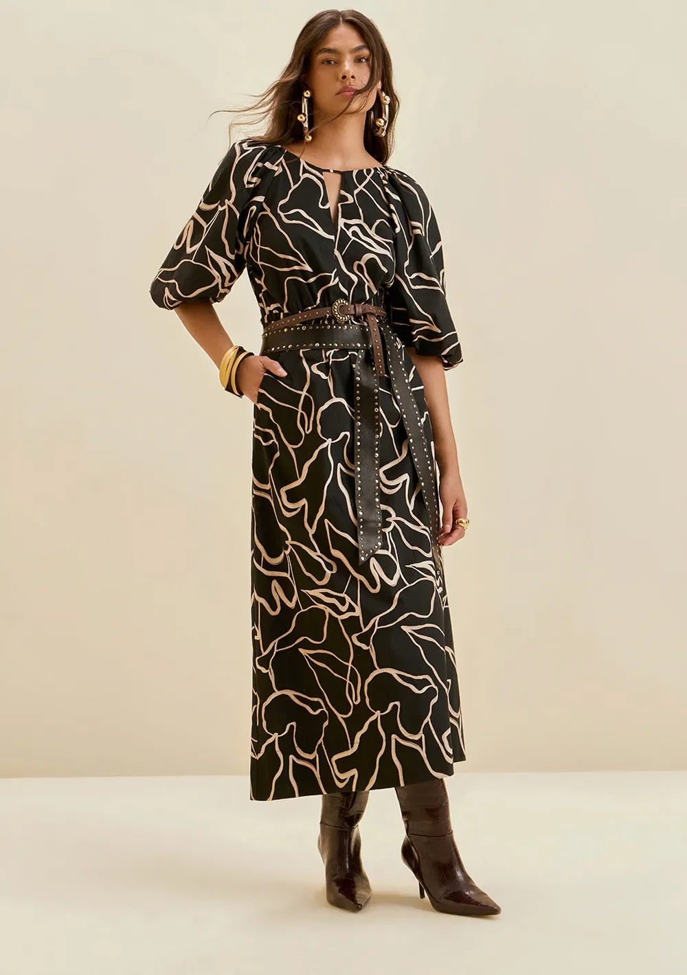 Vestido Morena Rosa Solto Decote Canoa Manga 3 Quartos Midi Preto
