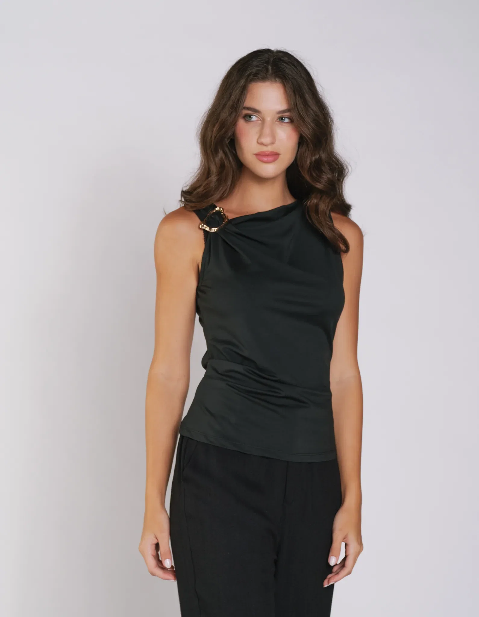 Blusa Sem Manga Detalhe Fivela - Preto