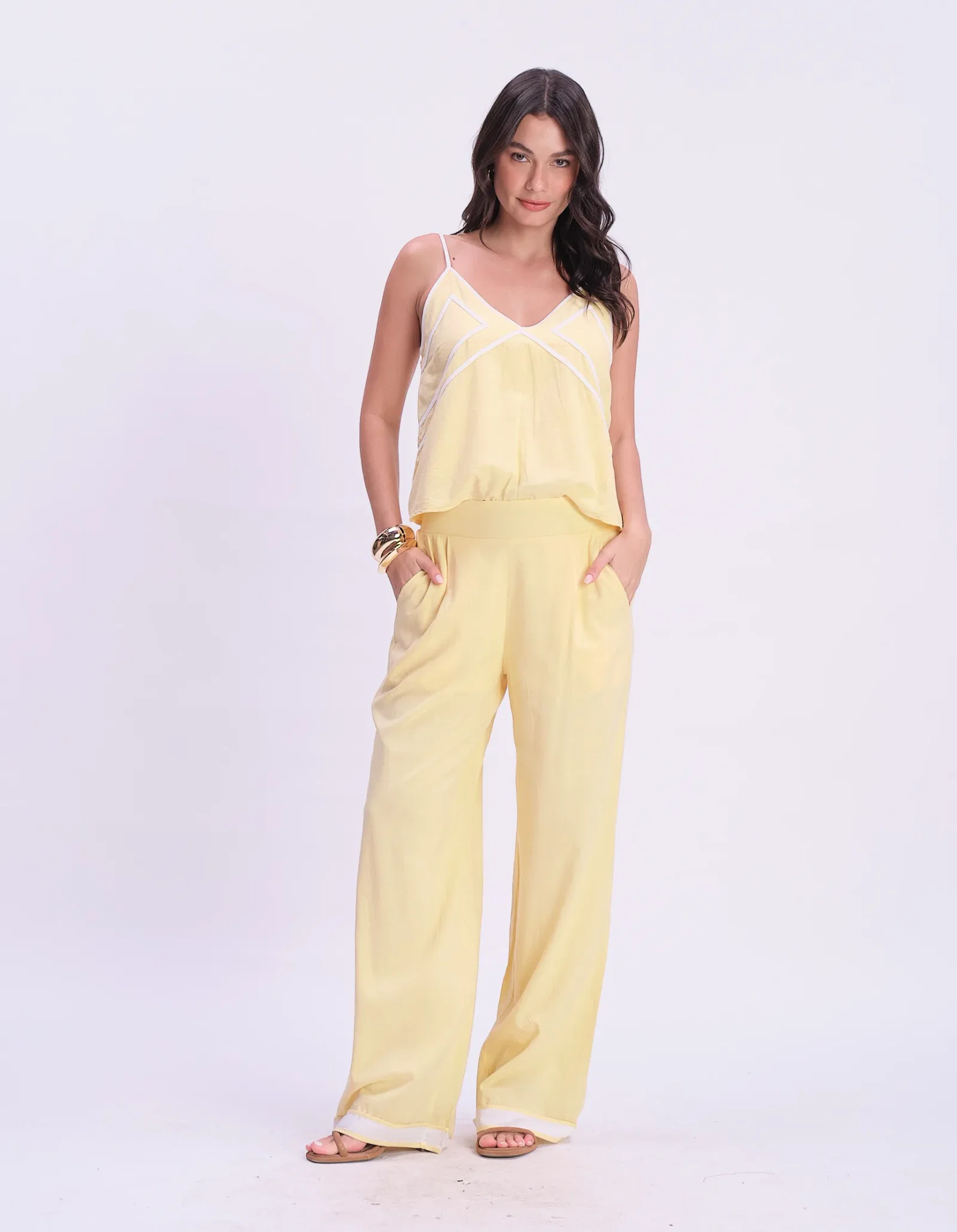 Calça Pantalona Detalhe Barra Bicolor - Amarelo — imagem 1