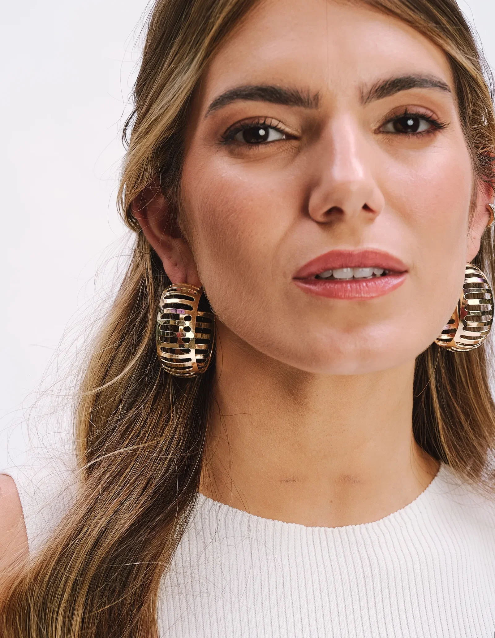 Brinco Argola Grande Vazada - Dourado — imagem 1