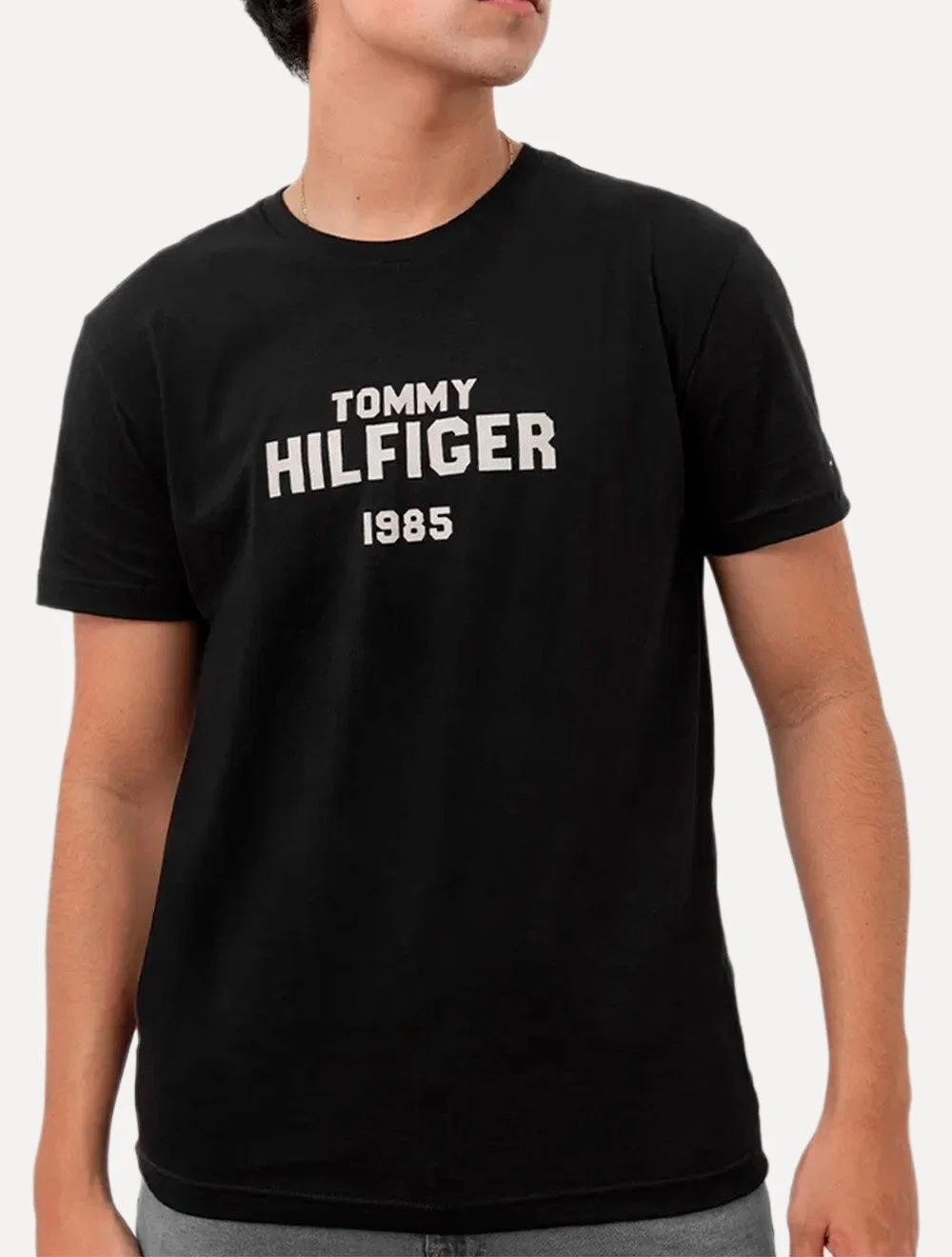 Camiseta Tommy Hilfiger Masculina Arch Logo 1985 Preta