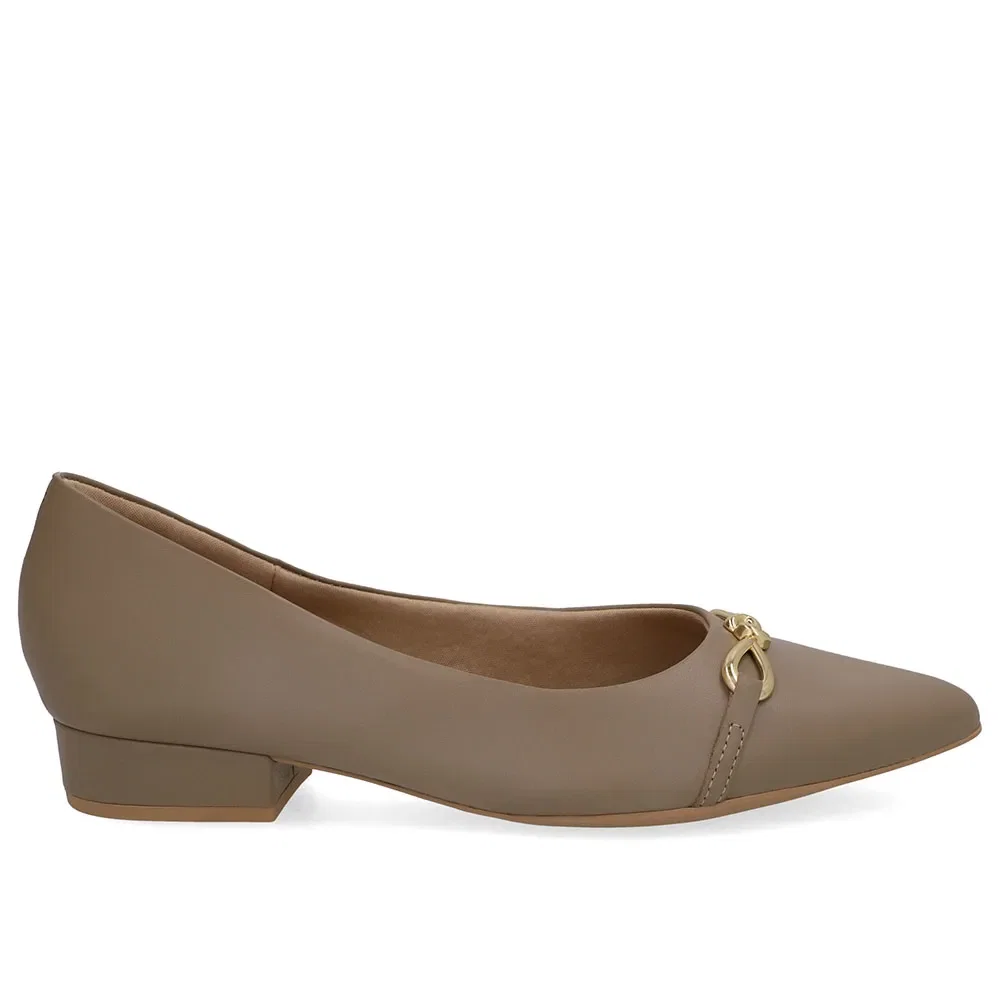 Scarpin Marrom Bico Fino Enfeite Top — imagem 1