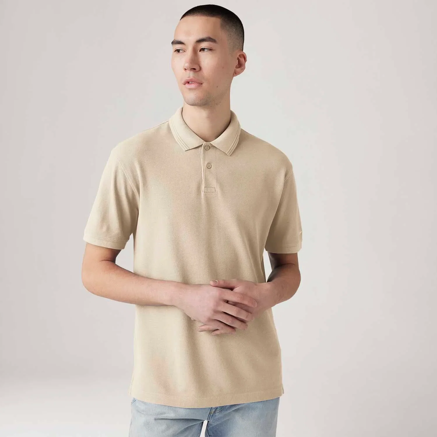 Polo Levi's® Standard Bege Manga Curta — imagem 1