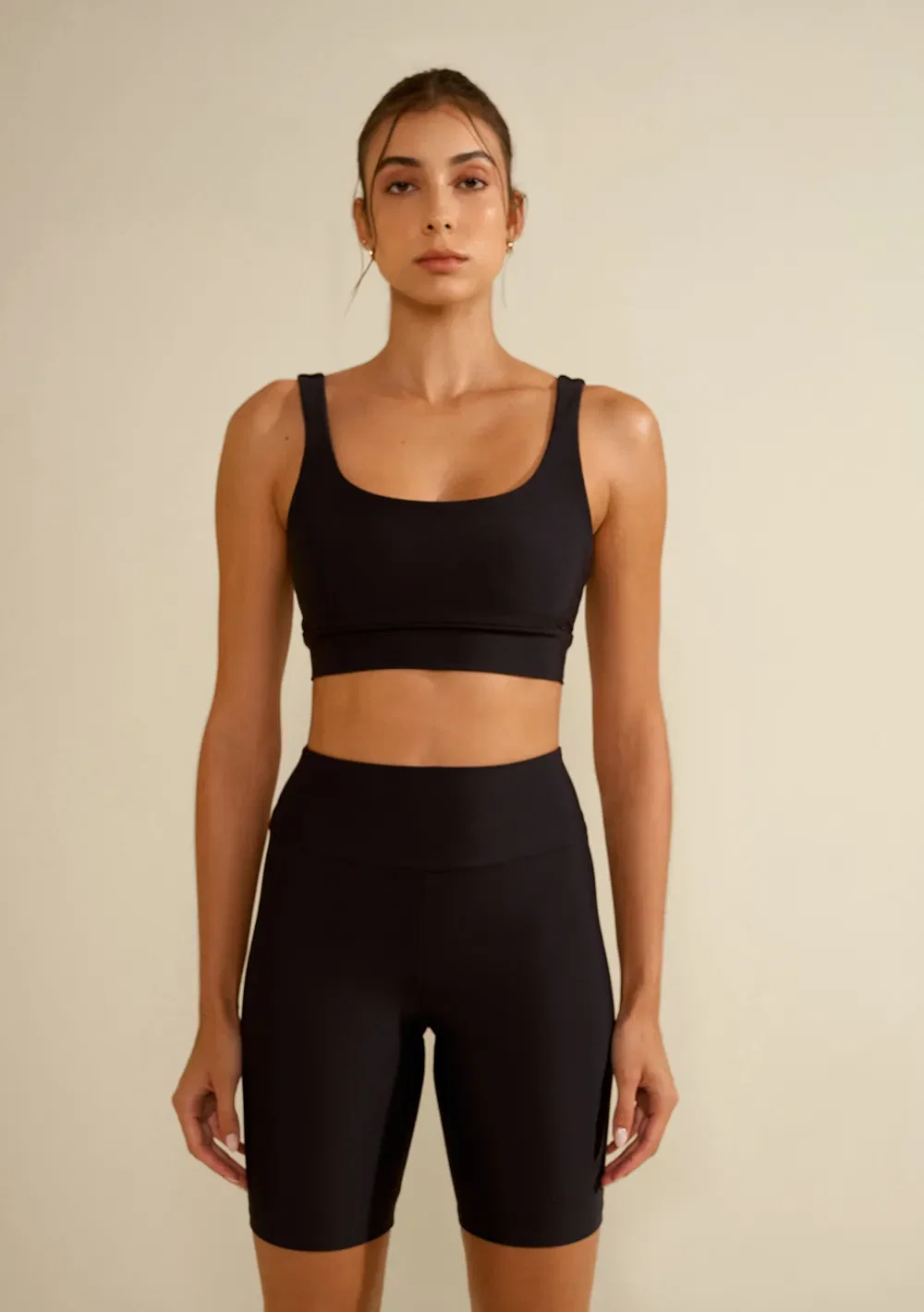 Conjunto Morena Rosa Top Com Alça Bermuda Ajustada Cintura Alta Preto