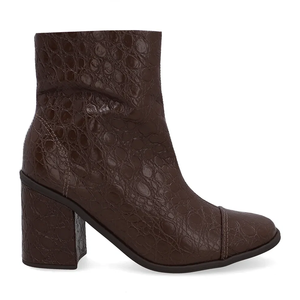 Bota Bico Redondo Couro Croco Marrom