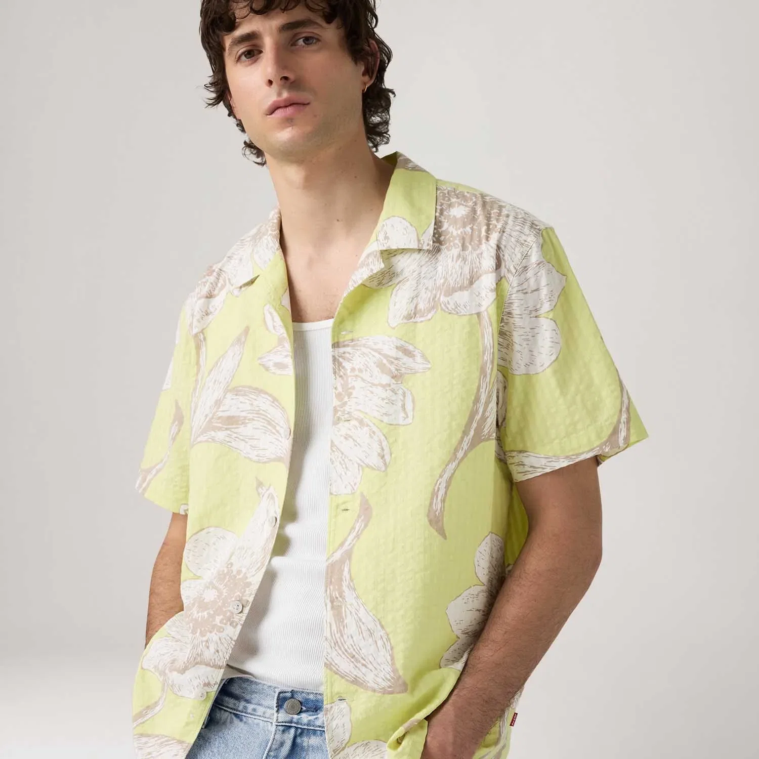 Camisa Levi's® Sunset Standard Amarelo Claro Manga Curta — imagem 1