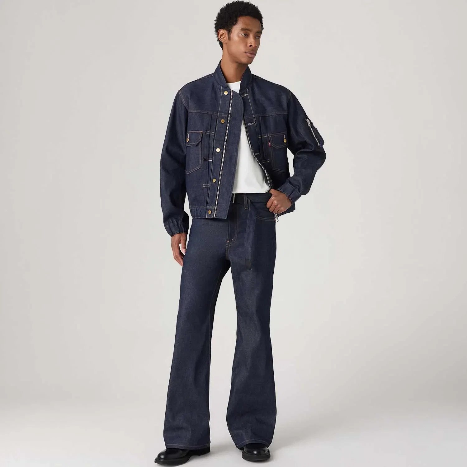 Calça Jeans Levi's® x sacai Belted Flare Lavagem Escura — imagem 1