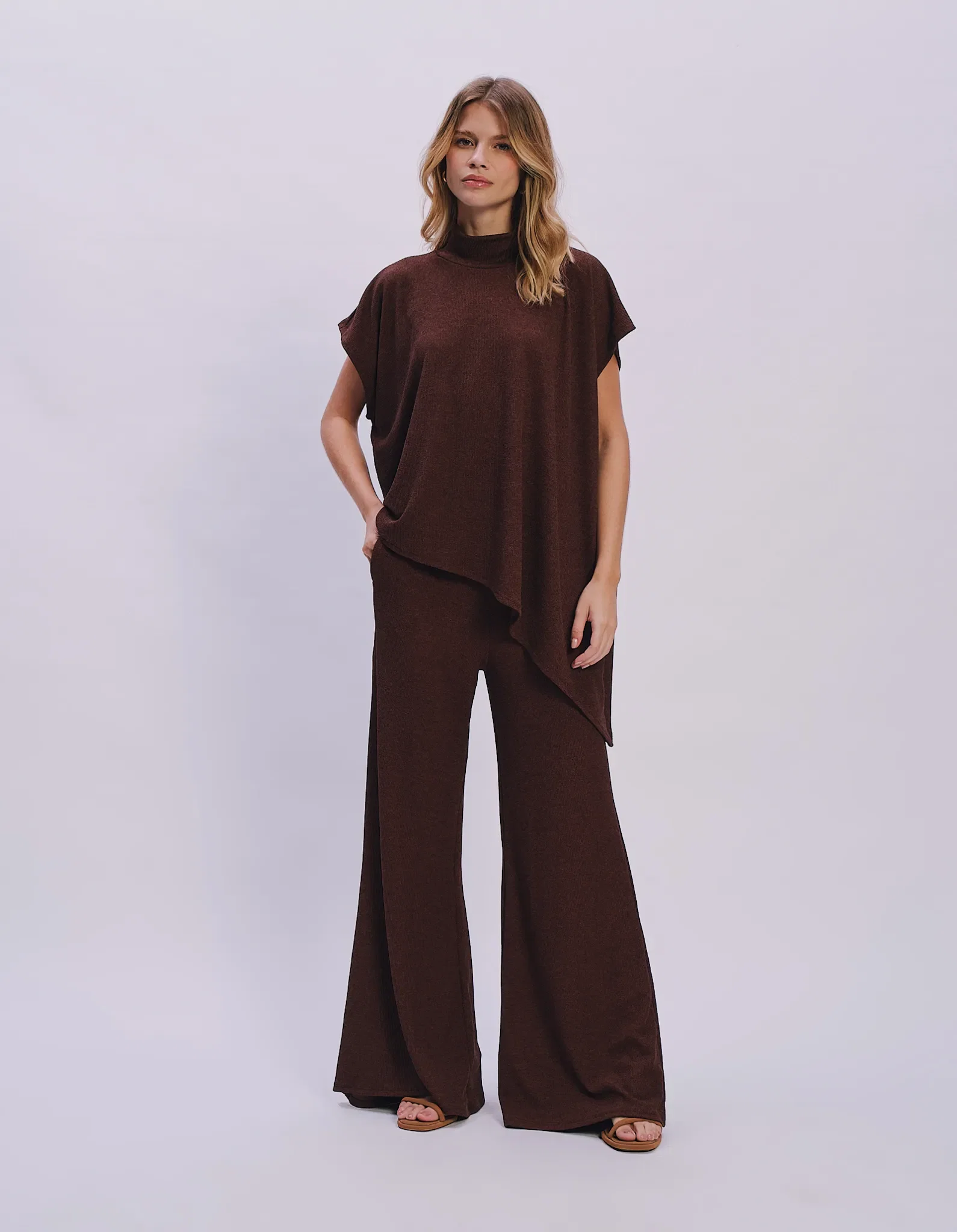 Calça Pantalona Cós Elástico Moletinho - Marrom — imagem 1