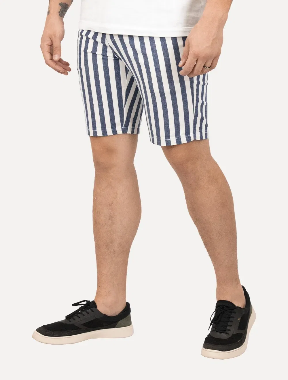Bermuda Reserva Masculina Listrada Off-White/Azul Marinho