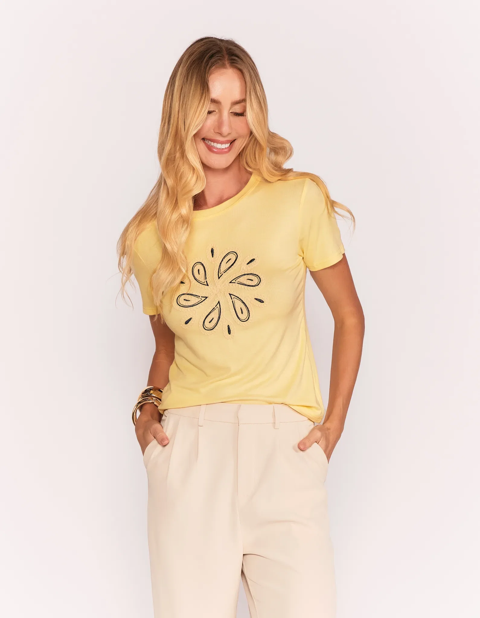 Blusa Manga Curta Floral Arabesco - Amarelo — imagem 1