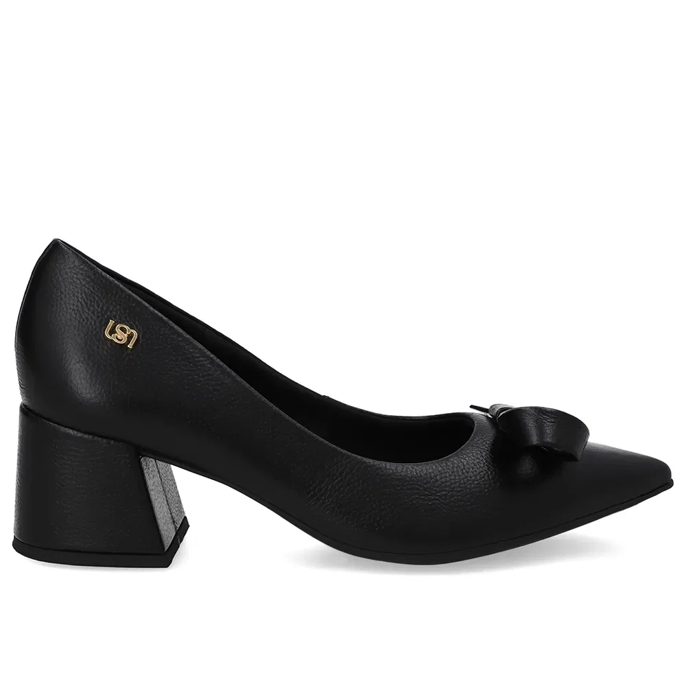 Scarpin Preto Bico Fino Couro Laço