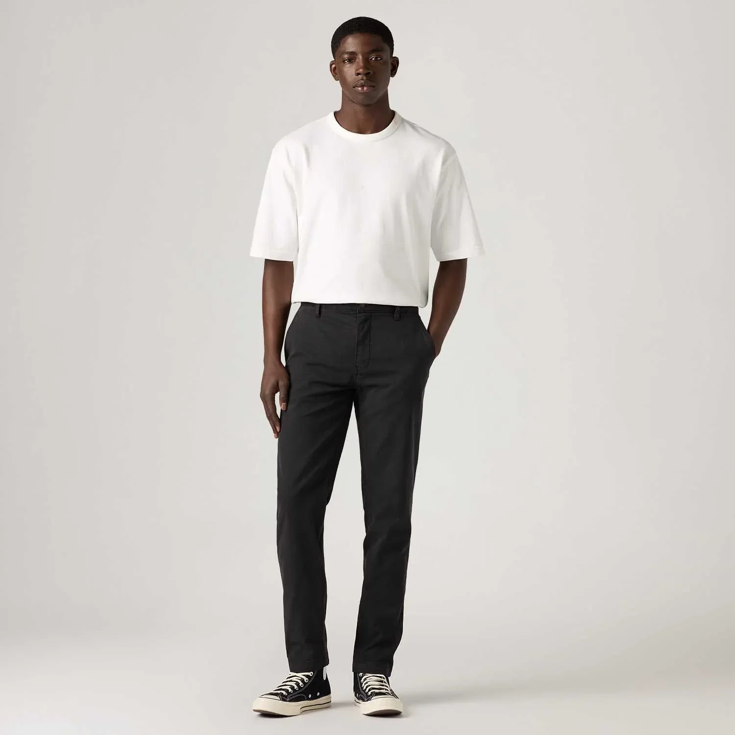 Calça Levi's® XX Chino Standard II Preta — imagem 1