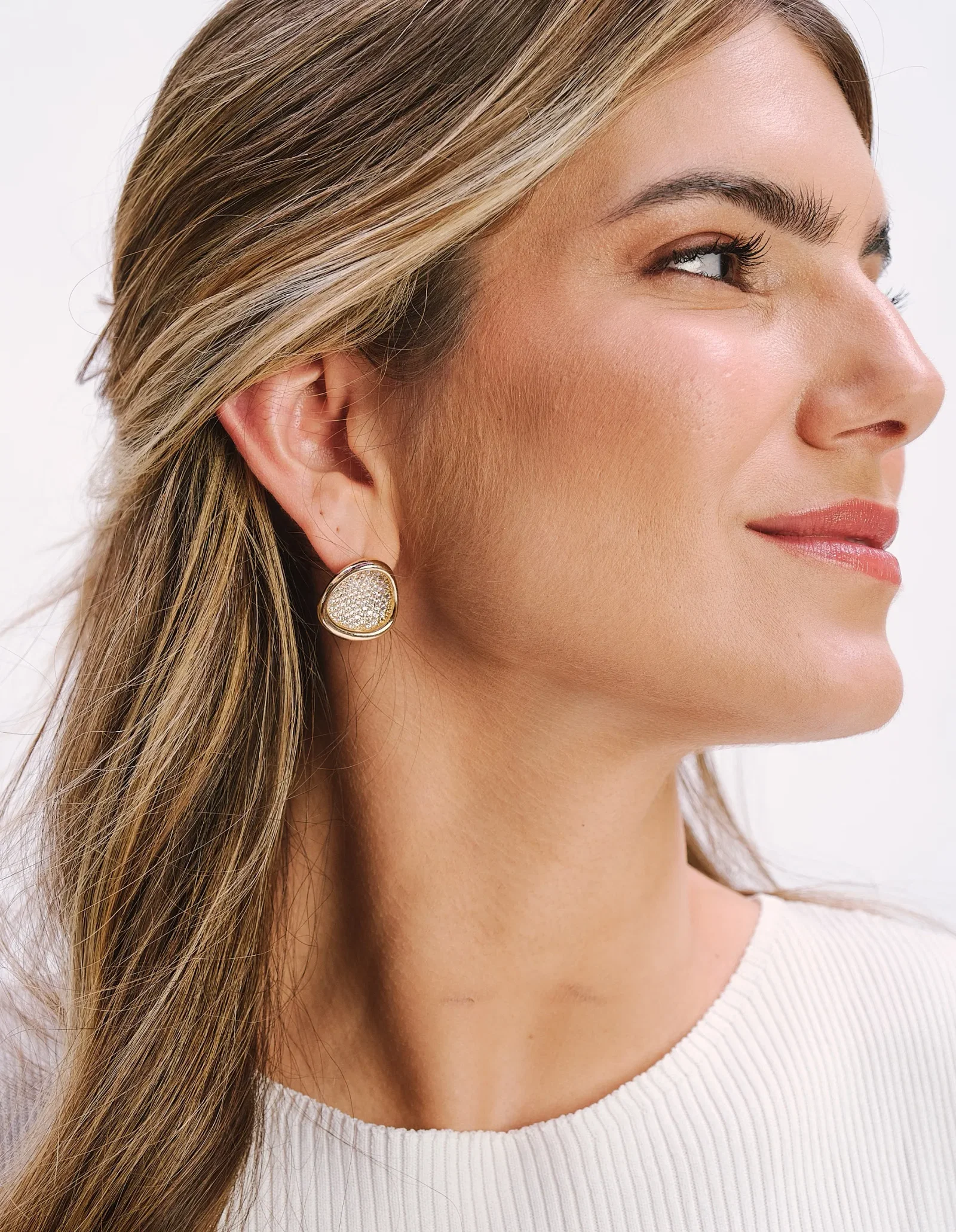 Brinco Côncavo Strass - Dourado