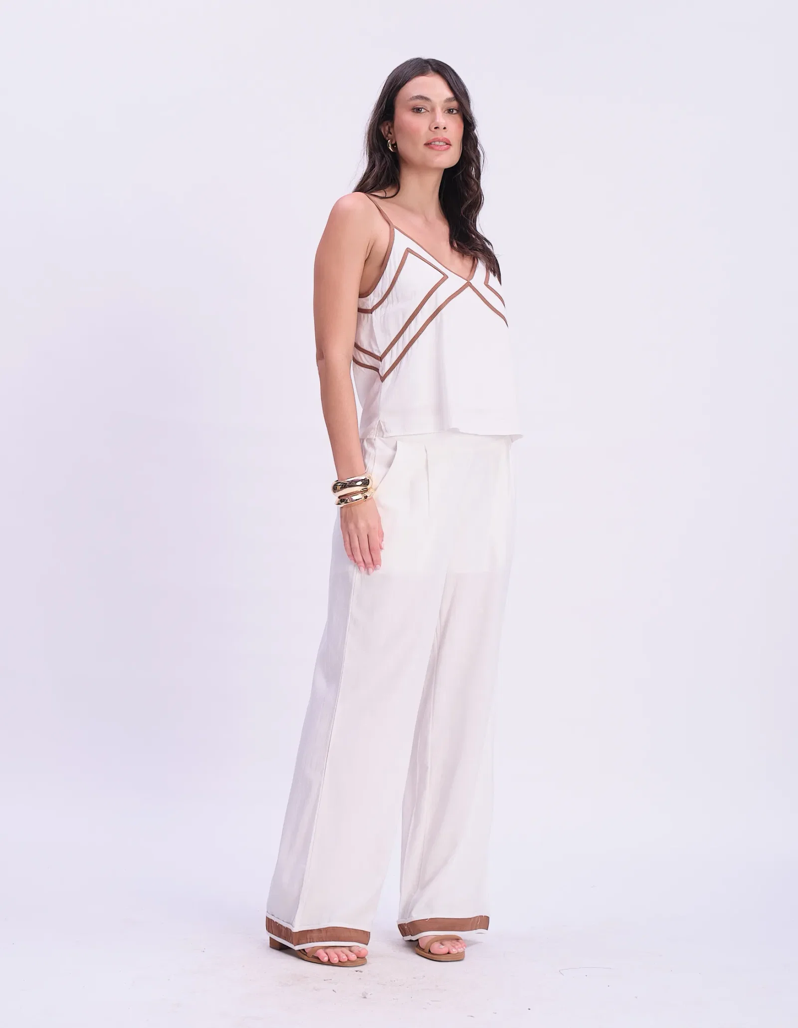 Calça Pantalona Detalhe Barra Bicolor - Off White Com Marrom — imagem 1