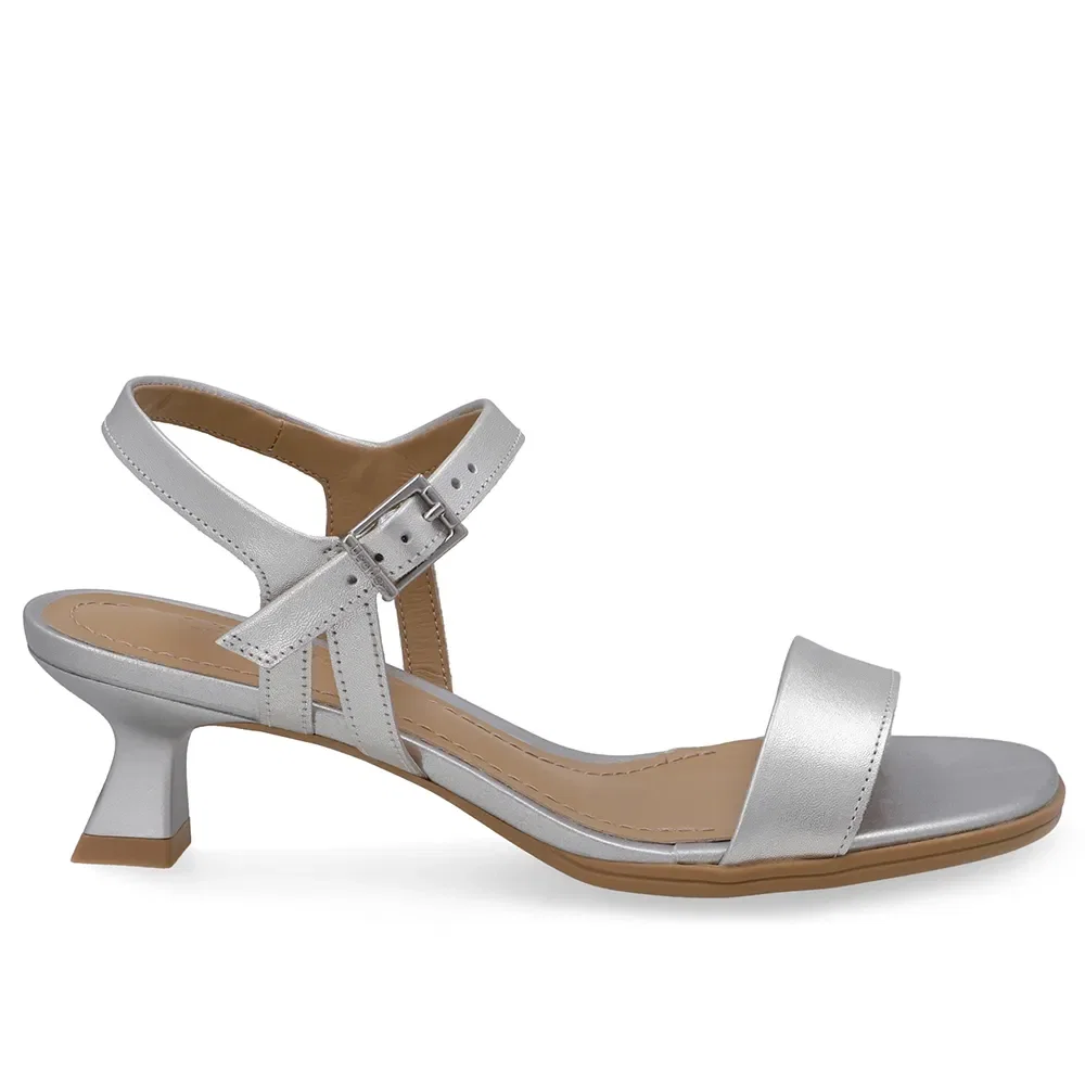 Sandália Em Couro Prata Com Salto Kitten Heel — imagem 1