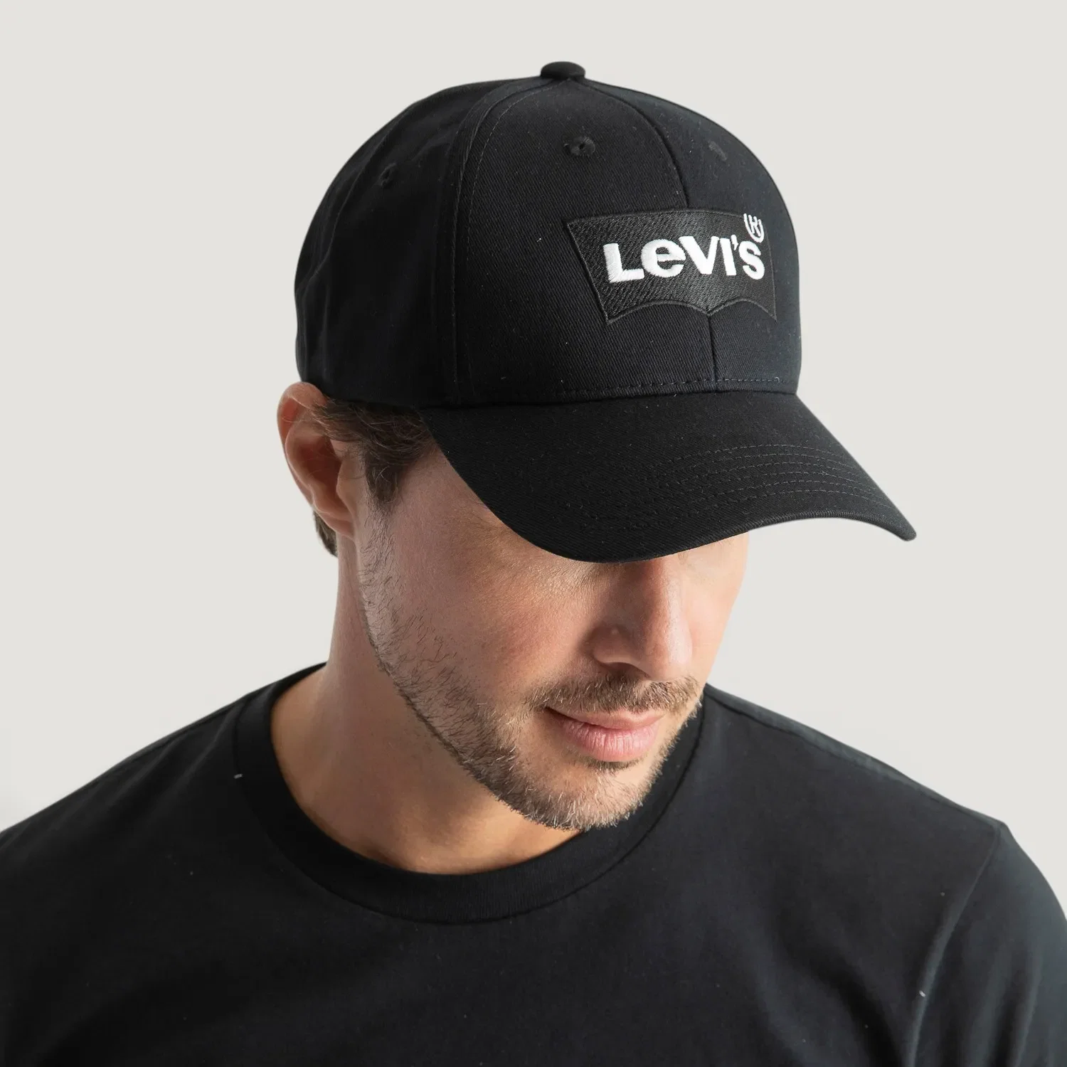 Boné LEVI'S® Curved Lazy Preto — imagem 1