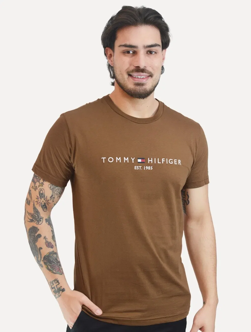 Camiseta Tommy Hilfiger Masculina Core Logo Tee Marrom Escuro — imagem 1
