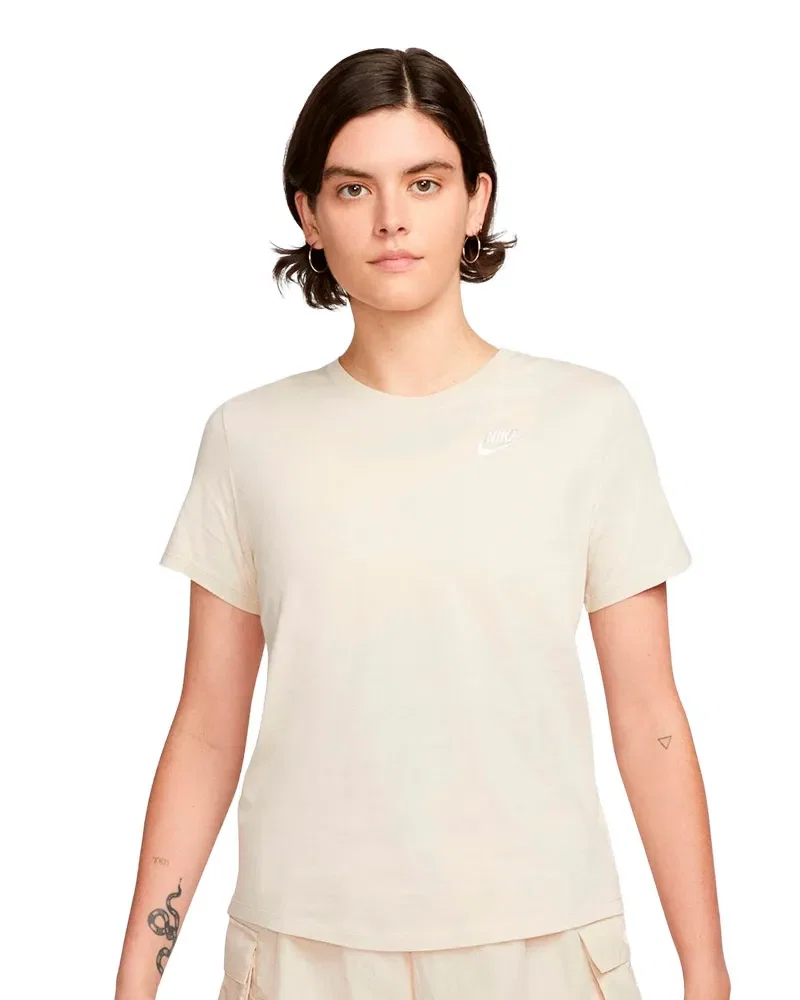 Camiseta Nike Club Feminina