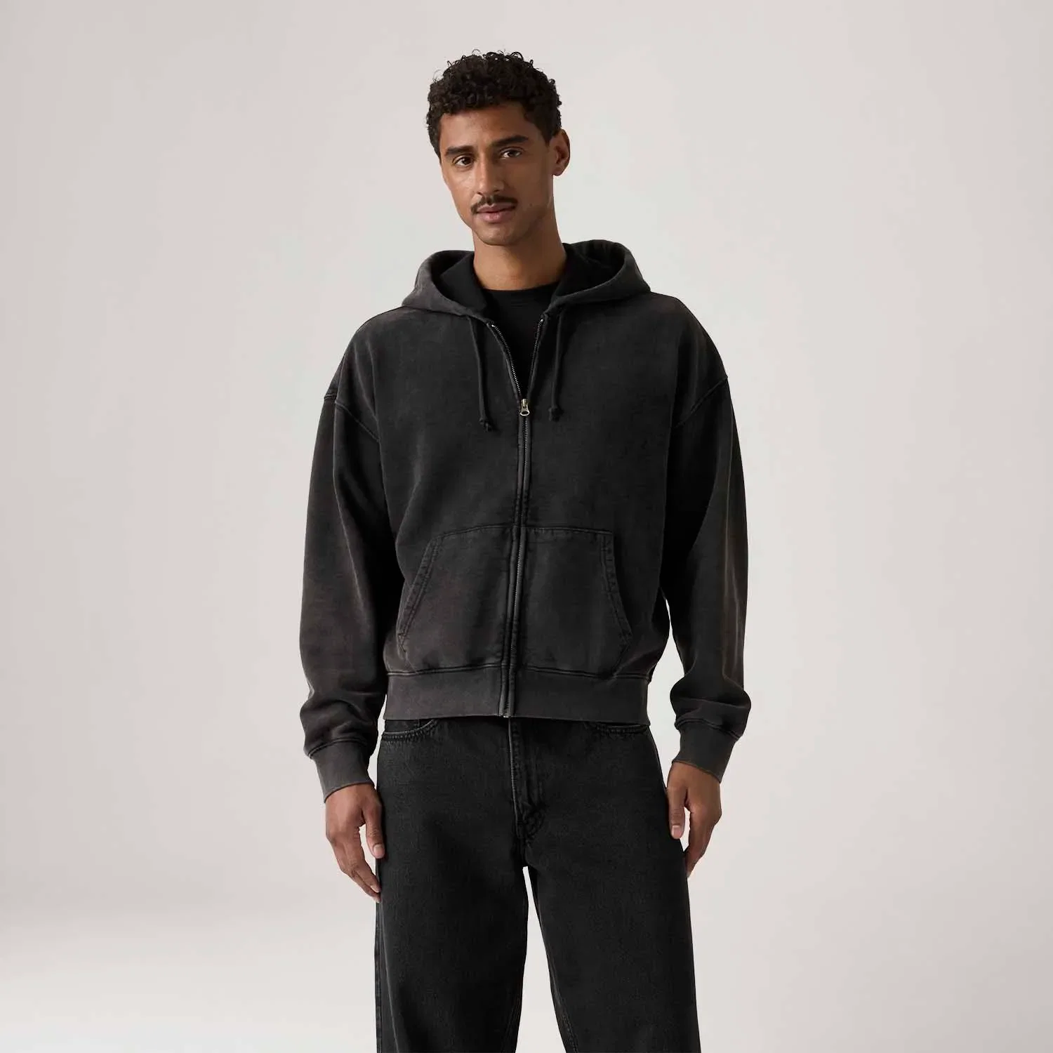 Moletom Levi's® Hayes Boxy com Capuz e Zíper Preto — imagem 1