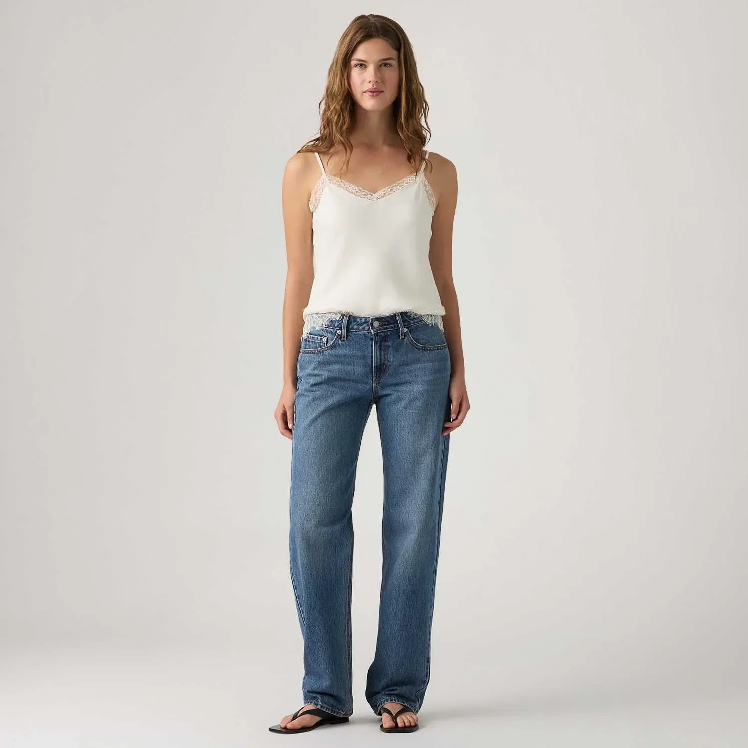 Calça Jeans Levi's® Low Straight Lavagem Média — imagem 1