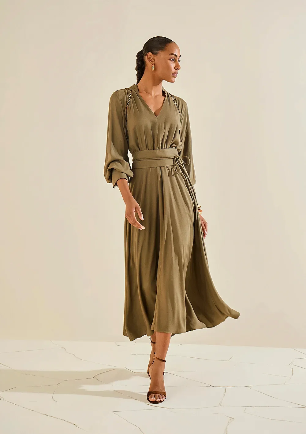 Vestido Morena Rosa Solto Decote V Manga Longa Midi Verde
