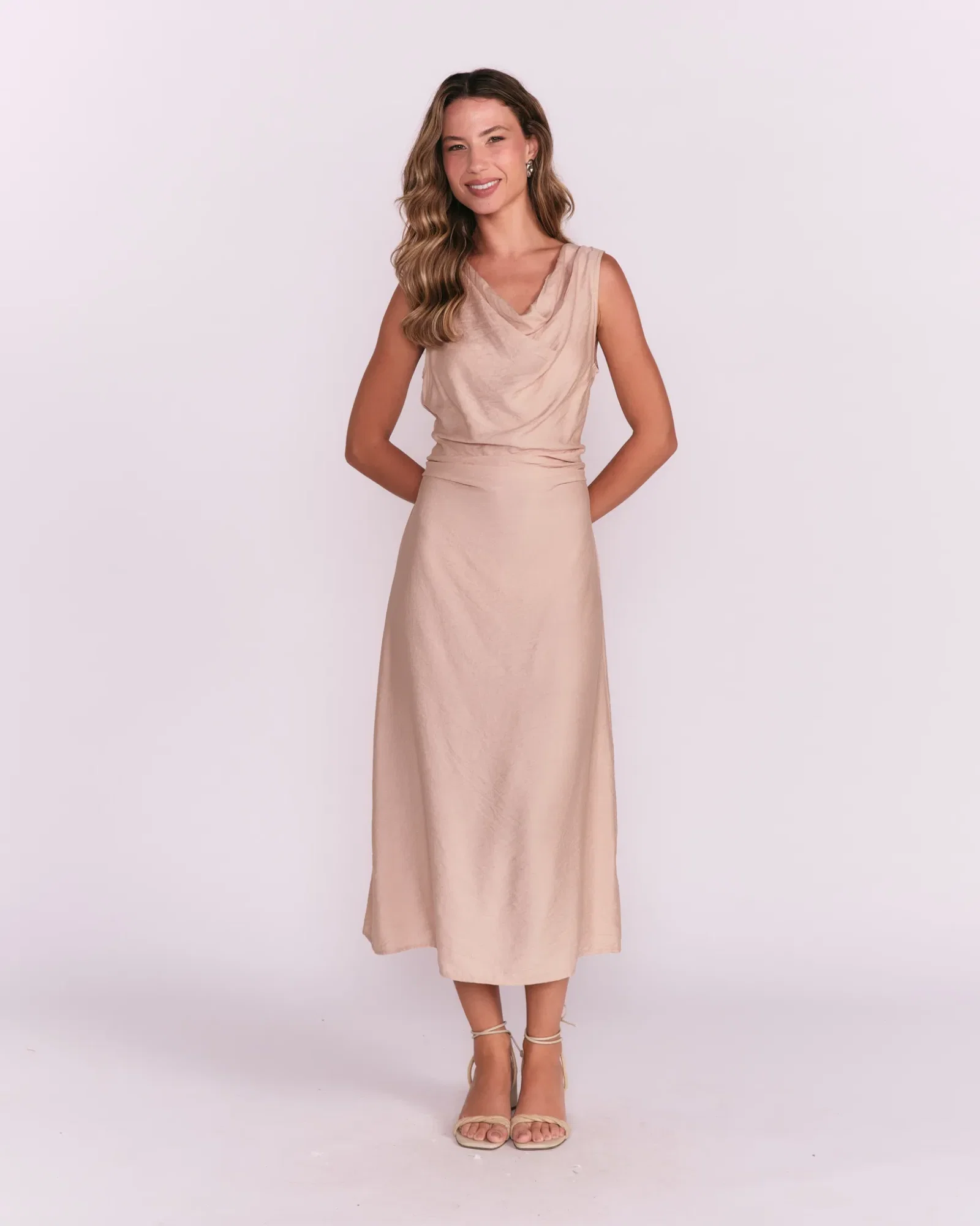 Vestido Longo Gola Degage - Bege — imagem 1