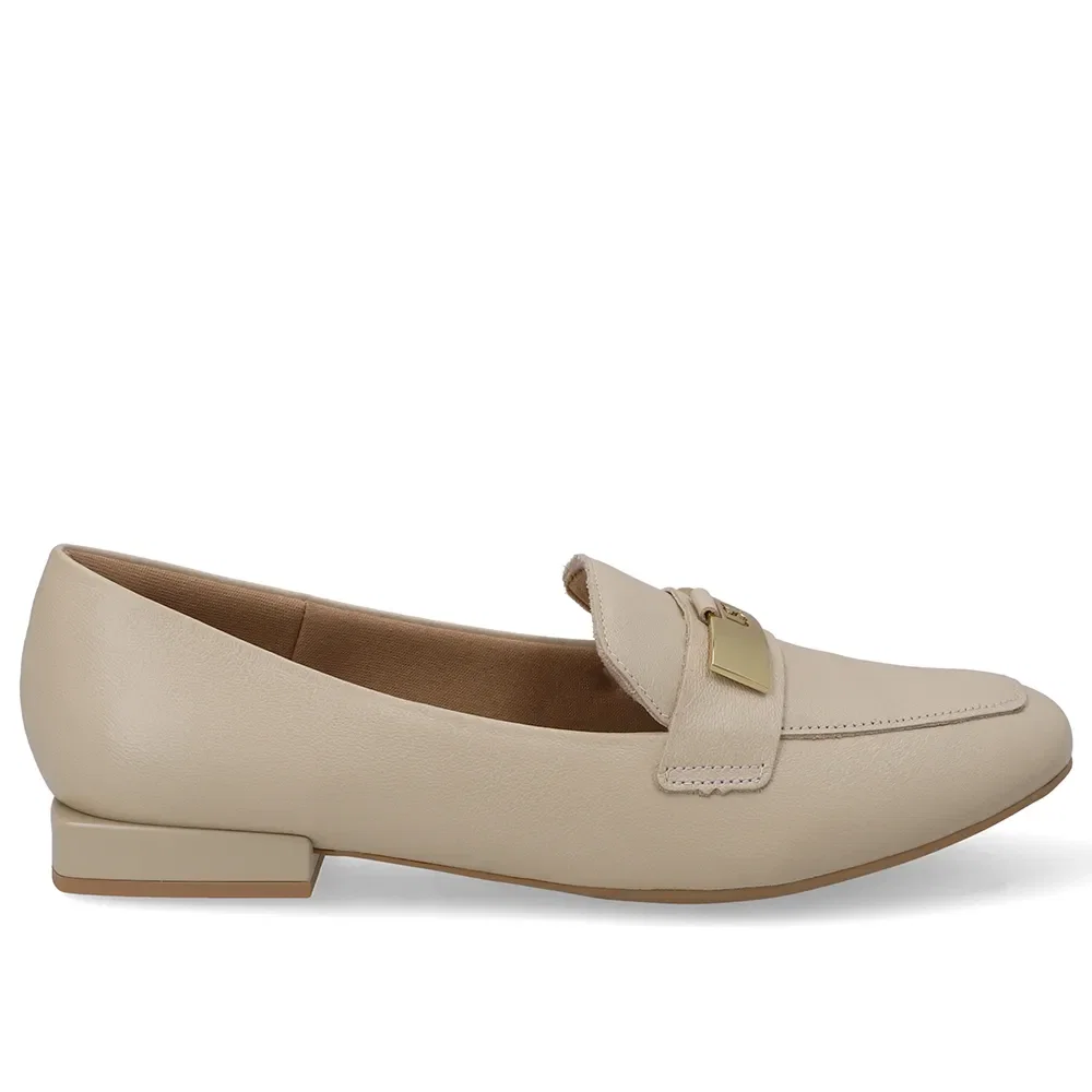 Loafer Bege Couro Salto Bloco Chapa Monograma — imagem 1