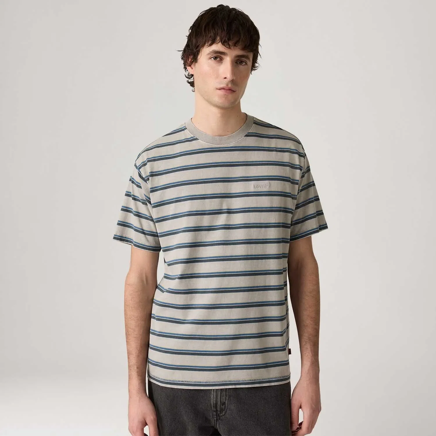 Camiseta Levi's® Red Tab Vintage Listrada Cinza Manga Curta — imagem 1