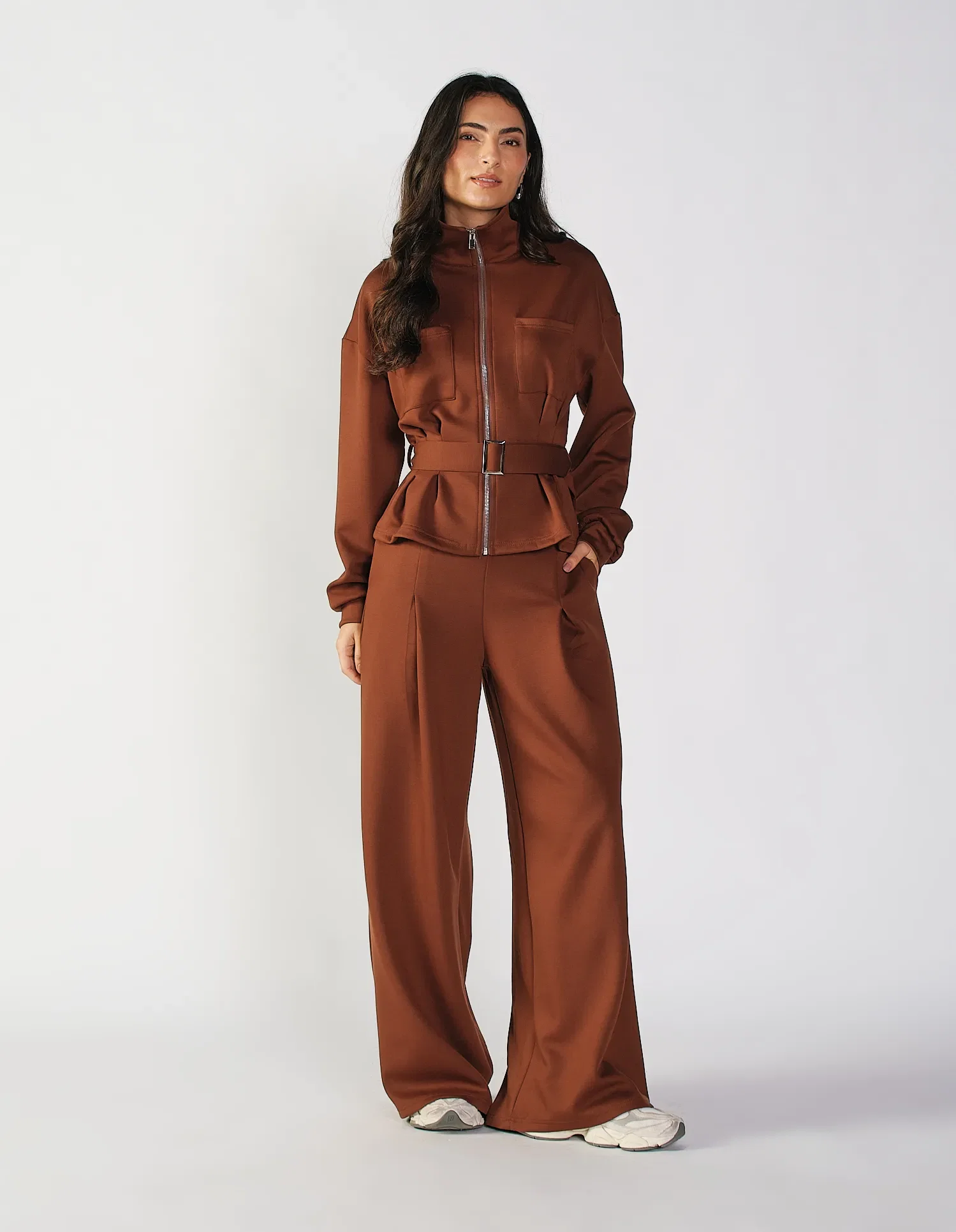 Calça Pantalona Detalhe Pregas - Marrom — imagem 1
